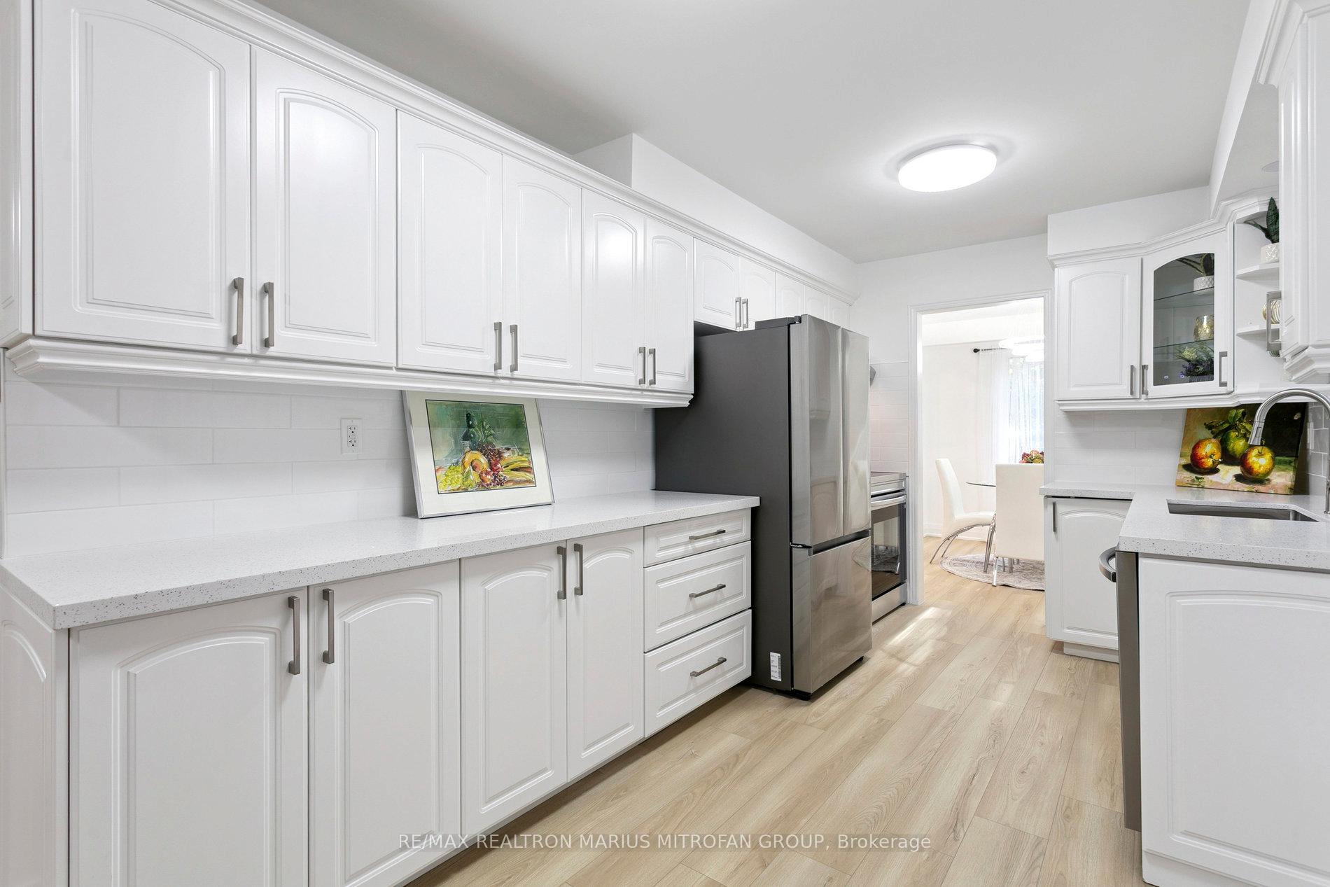 Photo 8 of 161 Joanna Crescent, Vaughan, Crestwood-Springfarm-Yorkhill — HOMEH