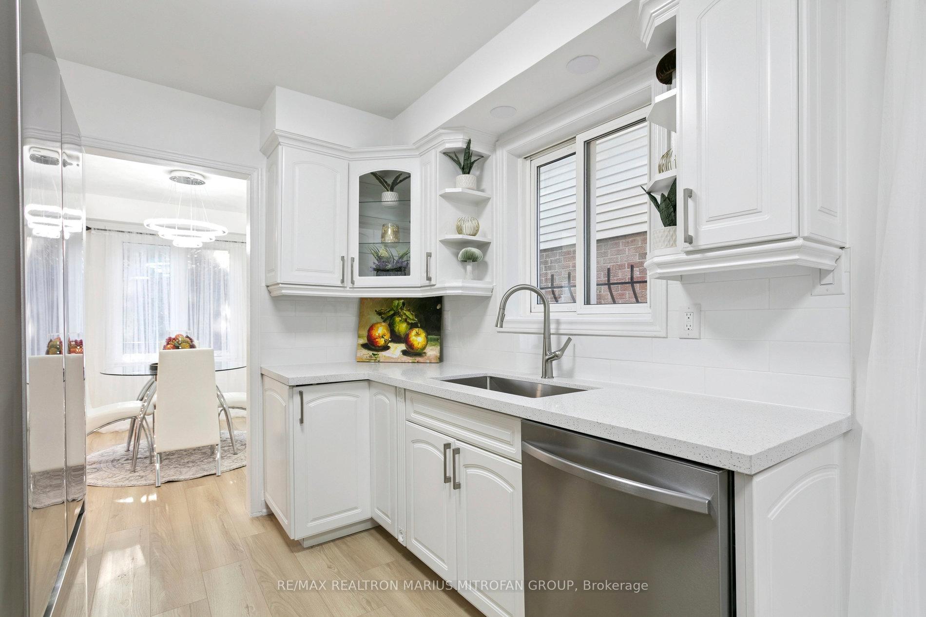 Photo 9 of 161 Joanna Crescent, Vaughan, Crestwood-Springfarm-Yorkhill — HOMEH