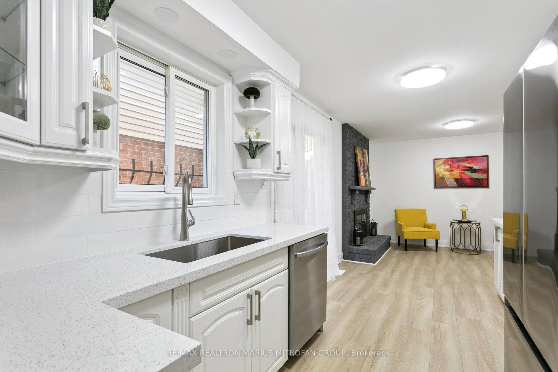 Photo 11 of 161 Joanna Crescent, Vaughan, Crestwood-Springfarm-Yorkhill — HOMEH