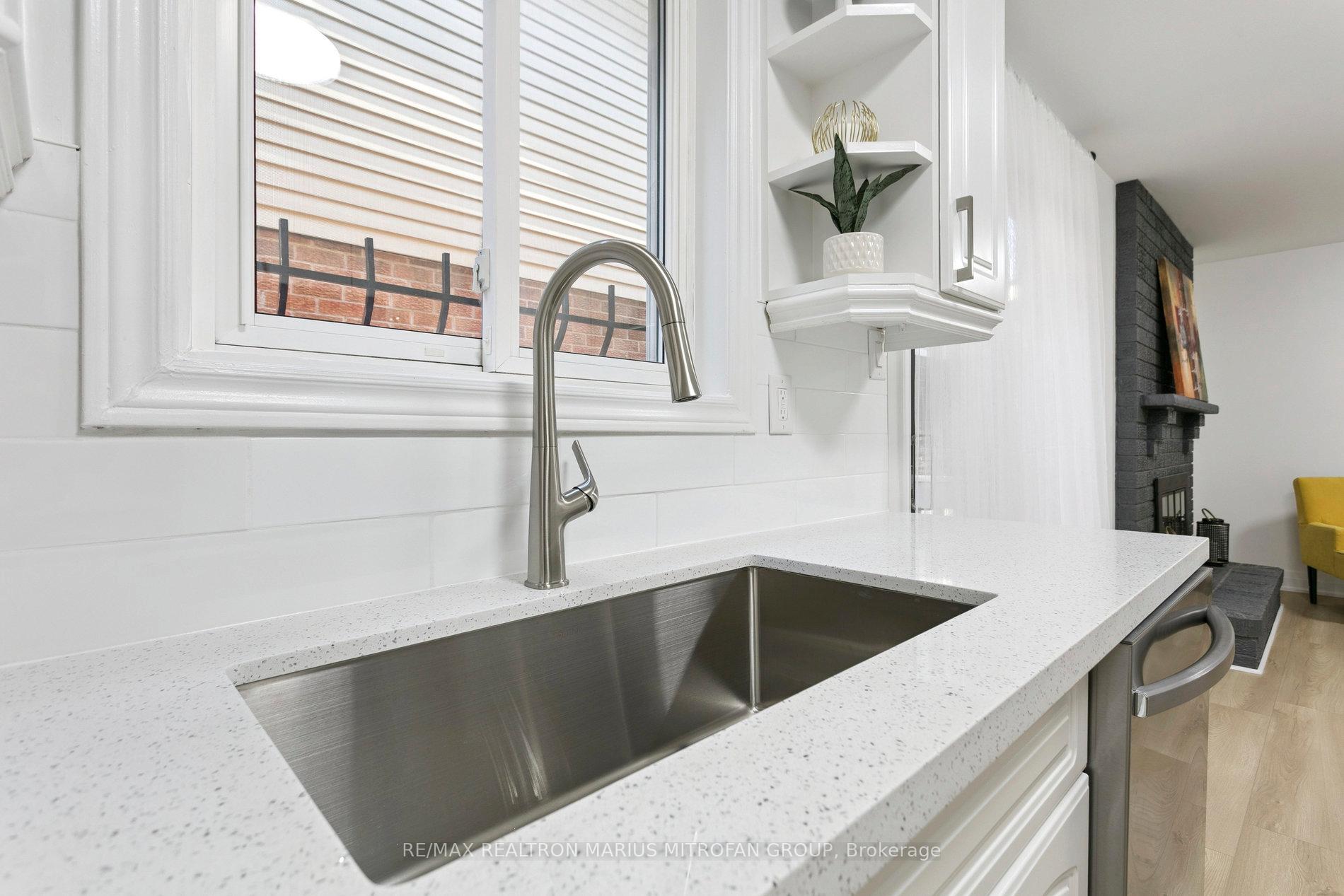 Photo 12 of 161 Joanna Crescent, Vaughan, Crestwood-Springfarm-Yorkhill — HOMEH
