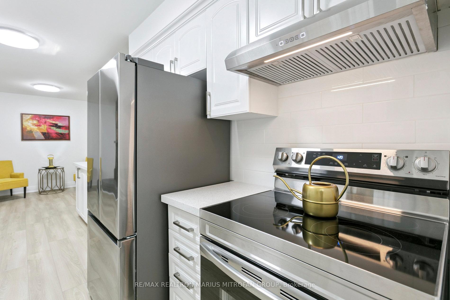 Photo 14 of 161 Joanna Crescent, Vaughan, Crestwood-Springfarm-Yorkhill — HOMEH