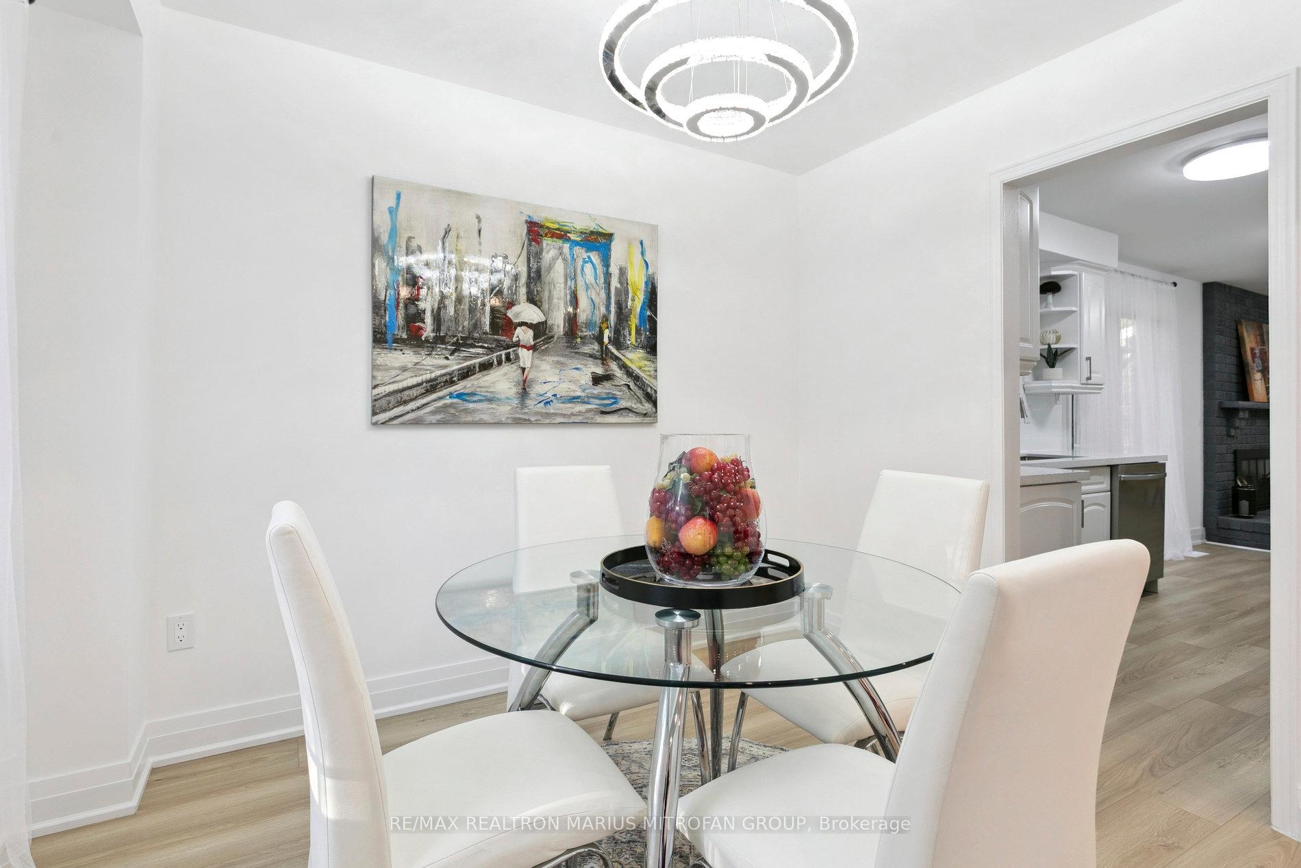 Photo 16 of 161 Joanna Crescent, Vaughan, Crestwood-Springfarm-Yorkhill — HOMEH