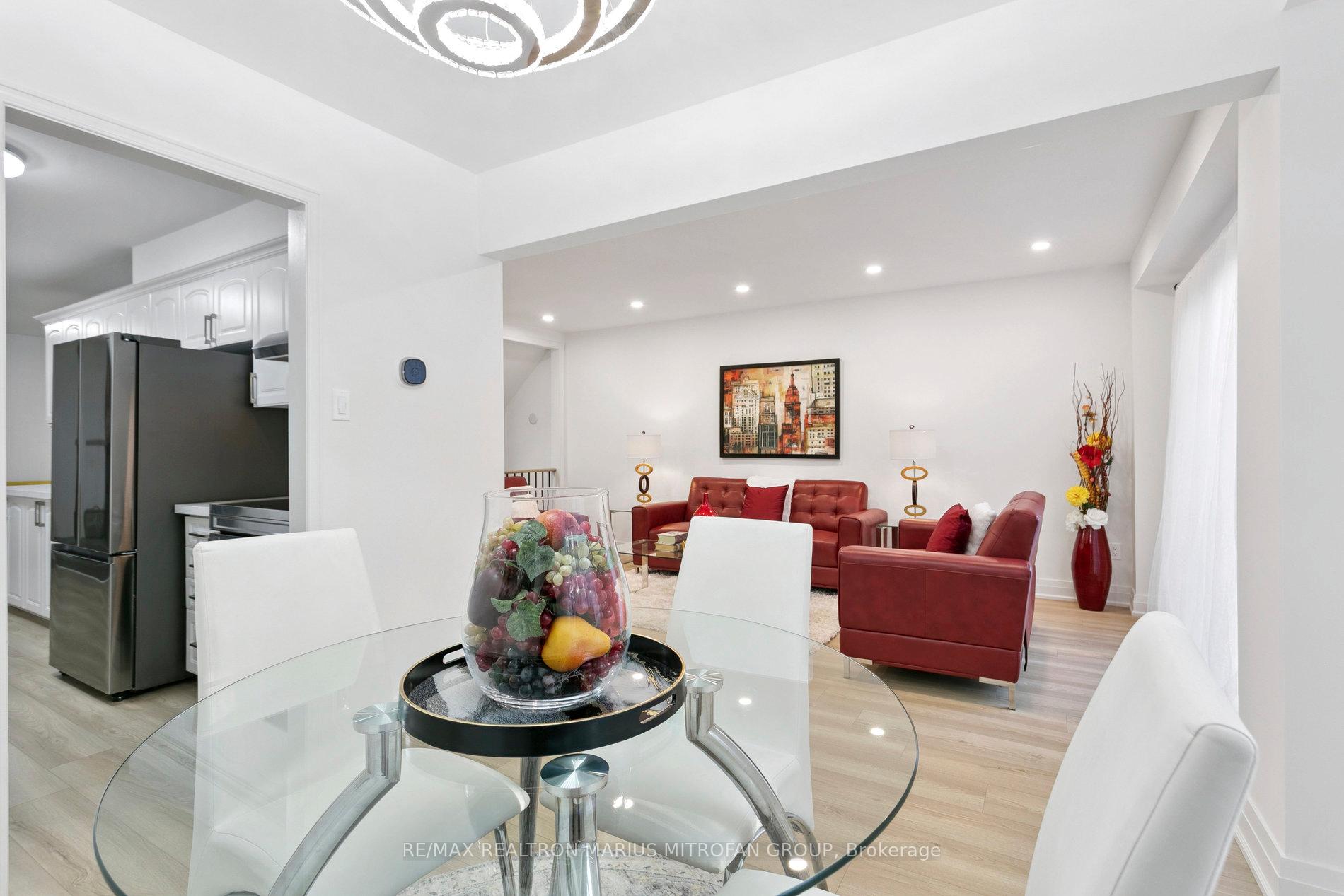 Photo 17 of 161 Joanna Crescent, Vaughan, Crestwood-Springfarm-Yorkhill — HOMEH