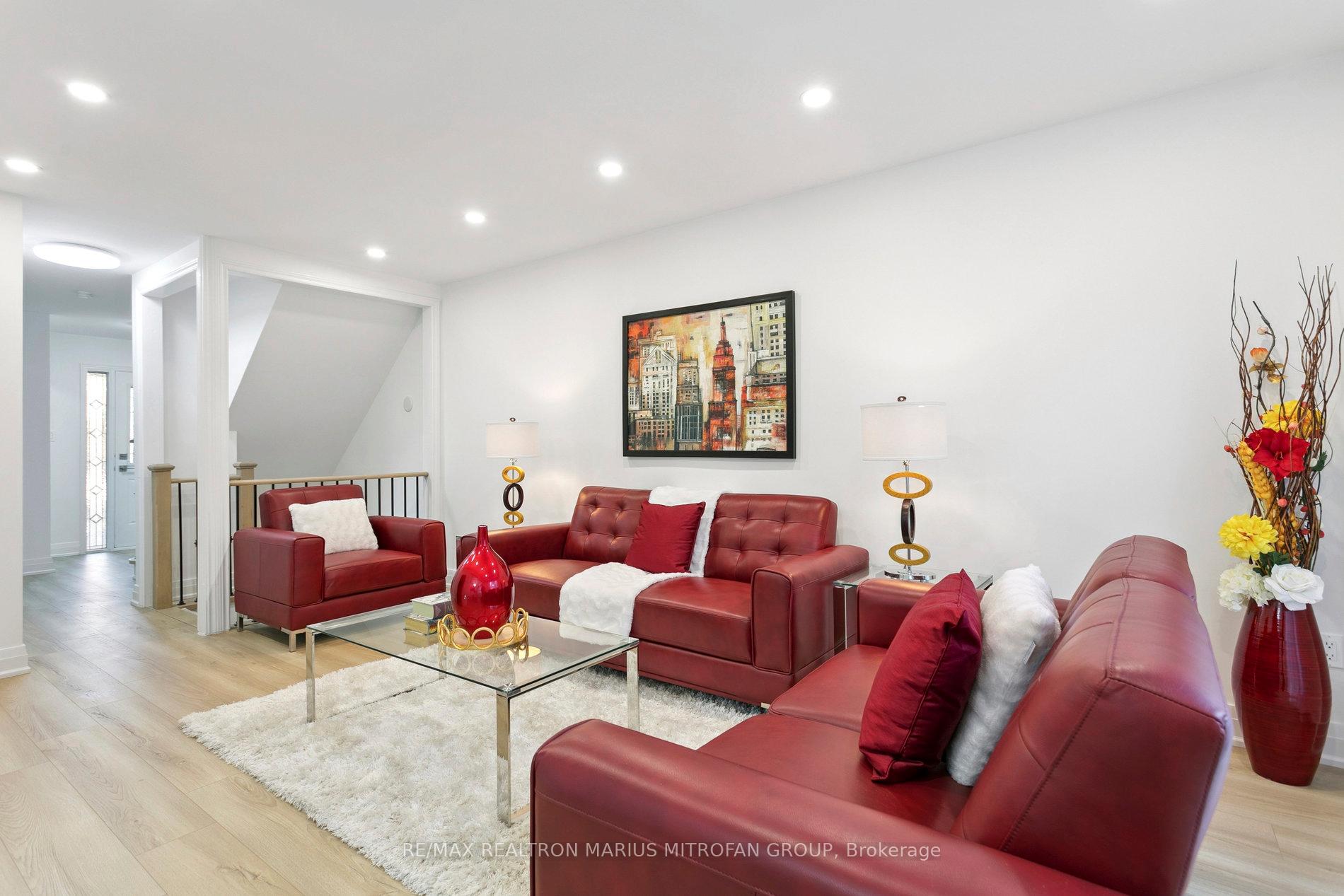 Photo 19 of 161 Joanna Crescent, Vaughan, Crestwood-Springfarm-Yorkhill — HOMEH