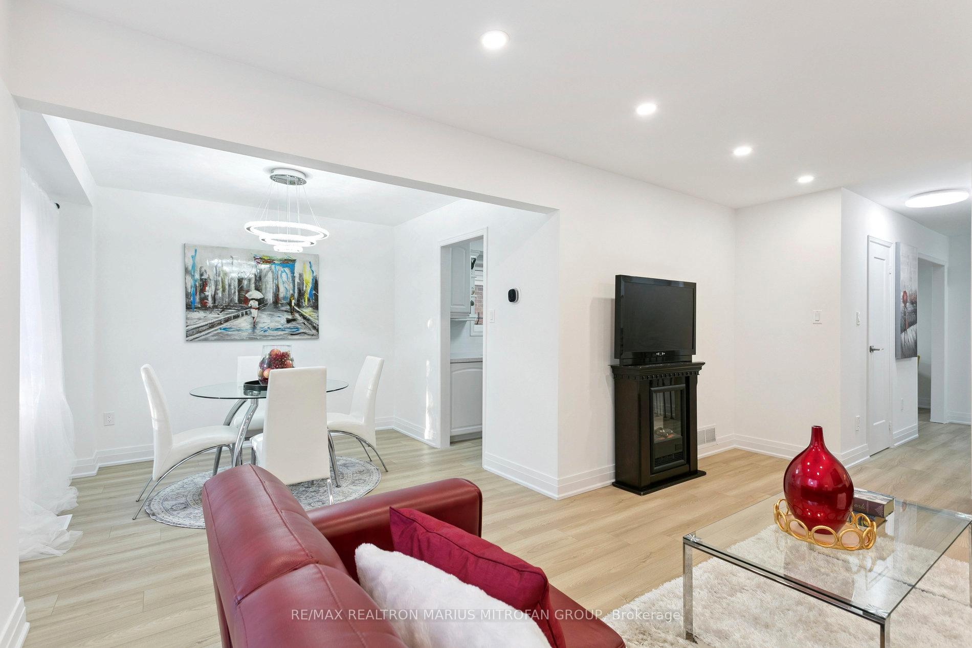 Photo 20 of 161 Joanna Crescent, Vaughan, Crestwood-Springfarm-Yorkhill — HOMEH