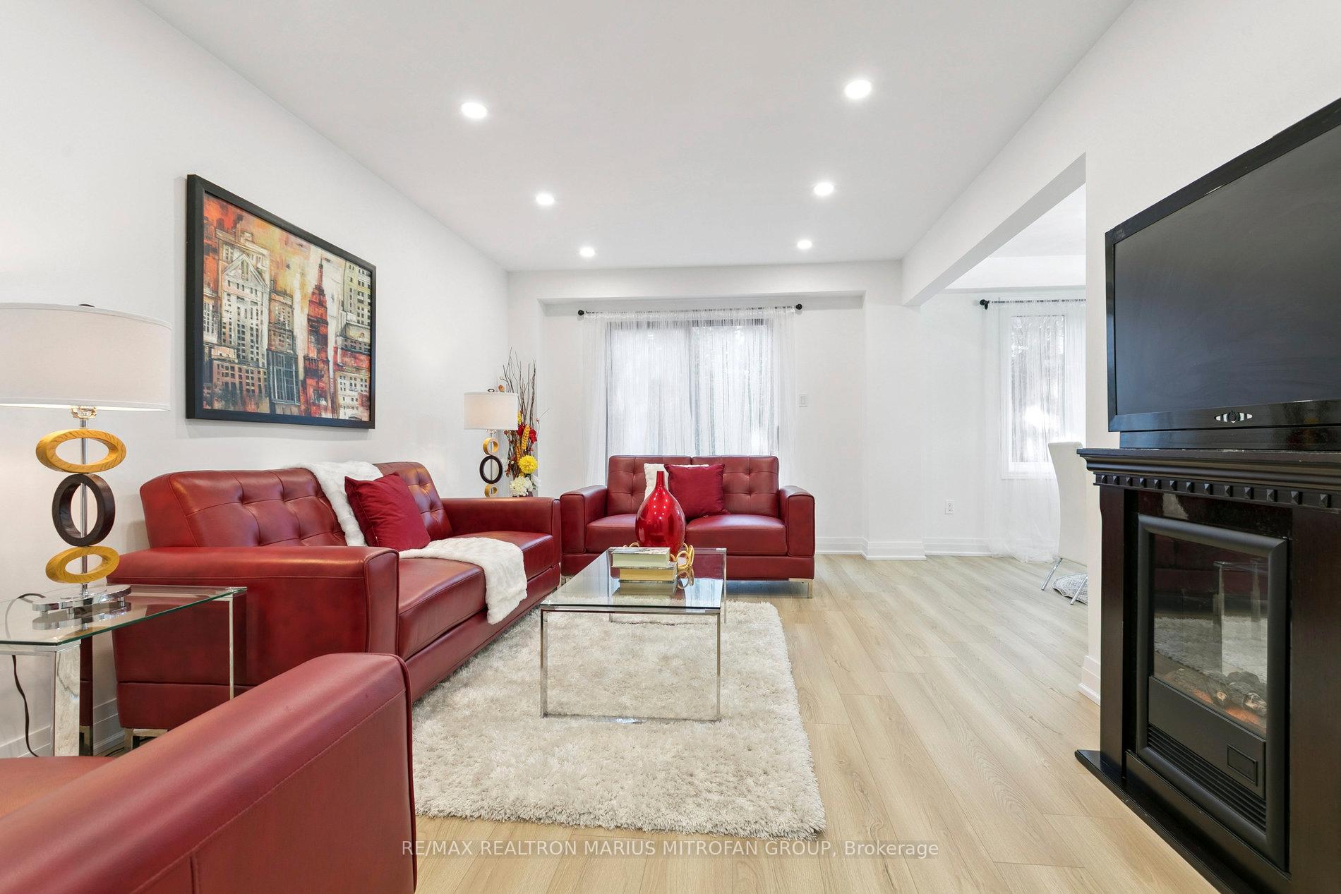 Photo 23 of 161 Joanna Crescent, Vaughan, Crestwood-Springfarm-Yorkhill — HOMEH