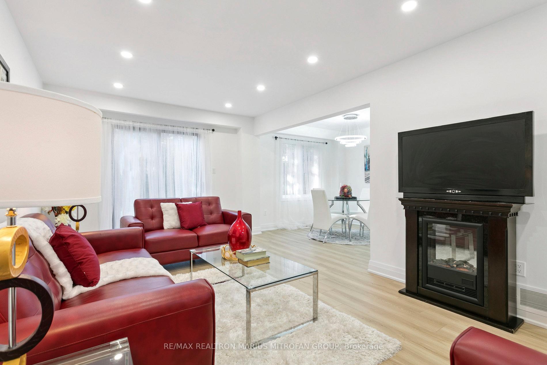 Photo 24 of 161 Joanna Crescent, Vaughan, Crestwood-Springfarm-Yorkhill — HOMEH