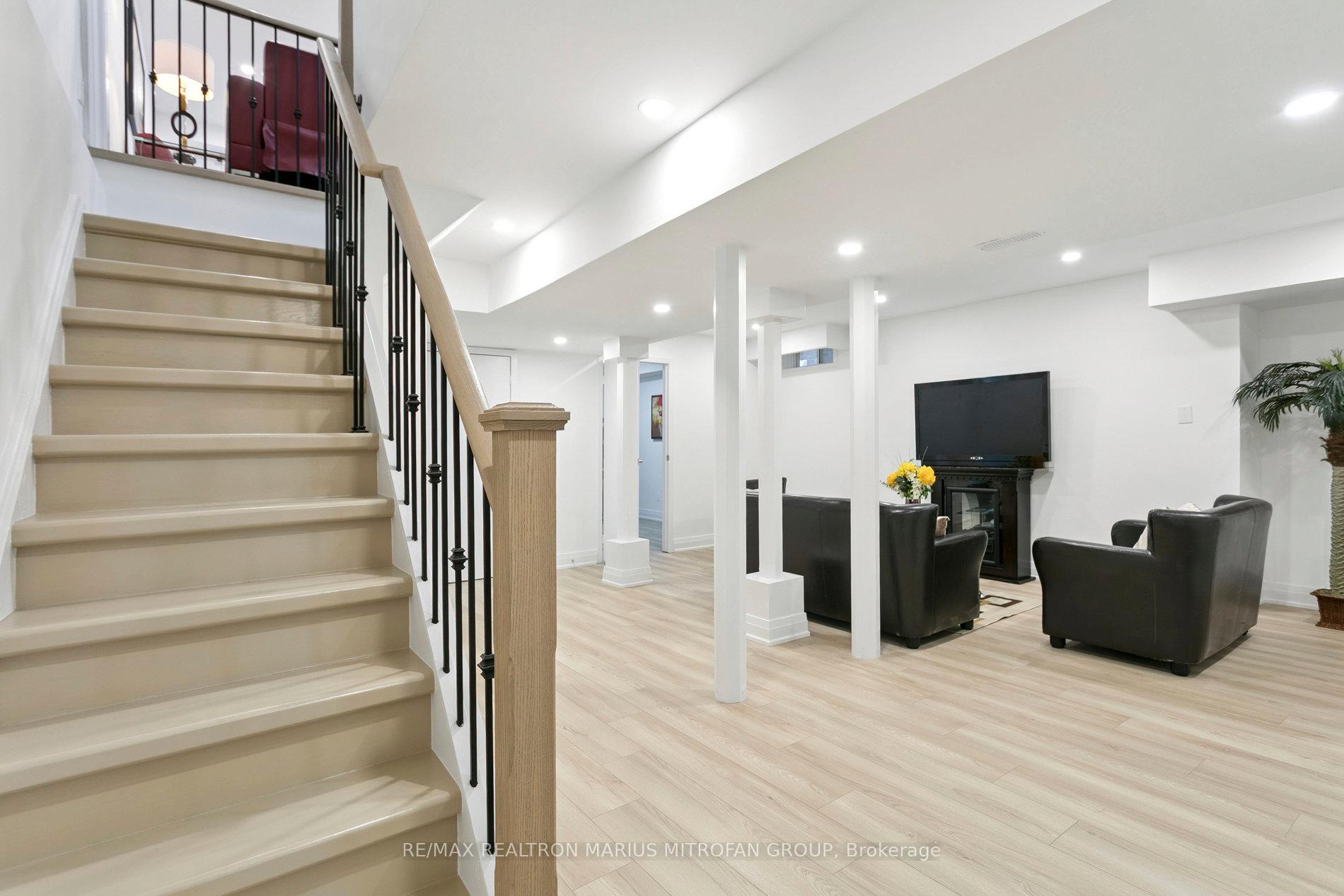 Photo 37 of 161 Joanna Crescent, Vaughan, Crestwood-Springfarm-Yorkhill — HOMEH