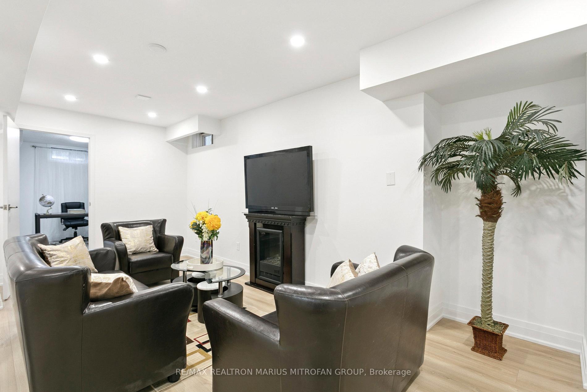 Photo 38 of 161 Joanna Crescent, Vaughan, Crestwood-Springfarm-Yorkhill — HOMEH