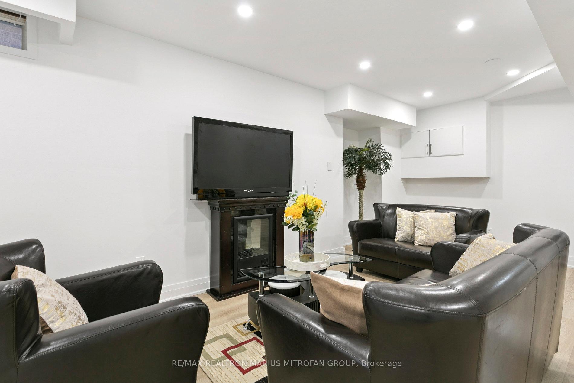 Photo 40 of 161 Joanna Crescent, Vaughan, Crestwood-Springfarm-Yorkhill — HOMEH