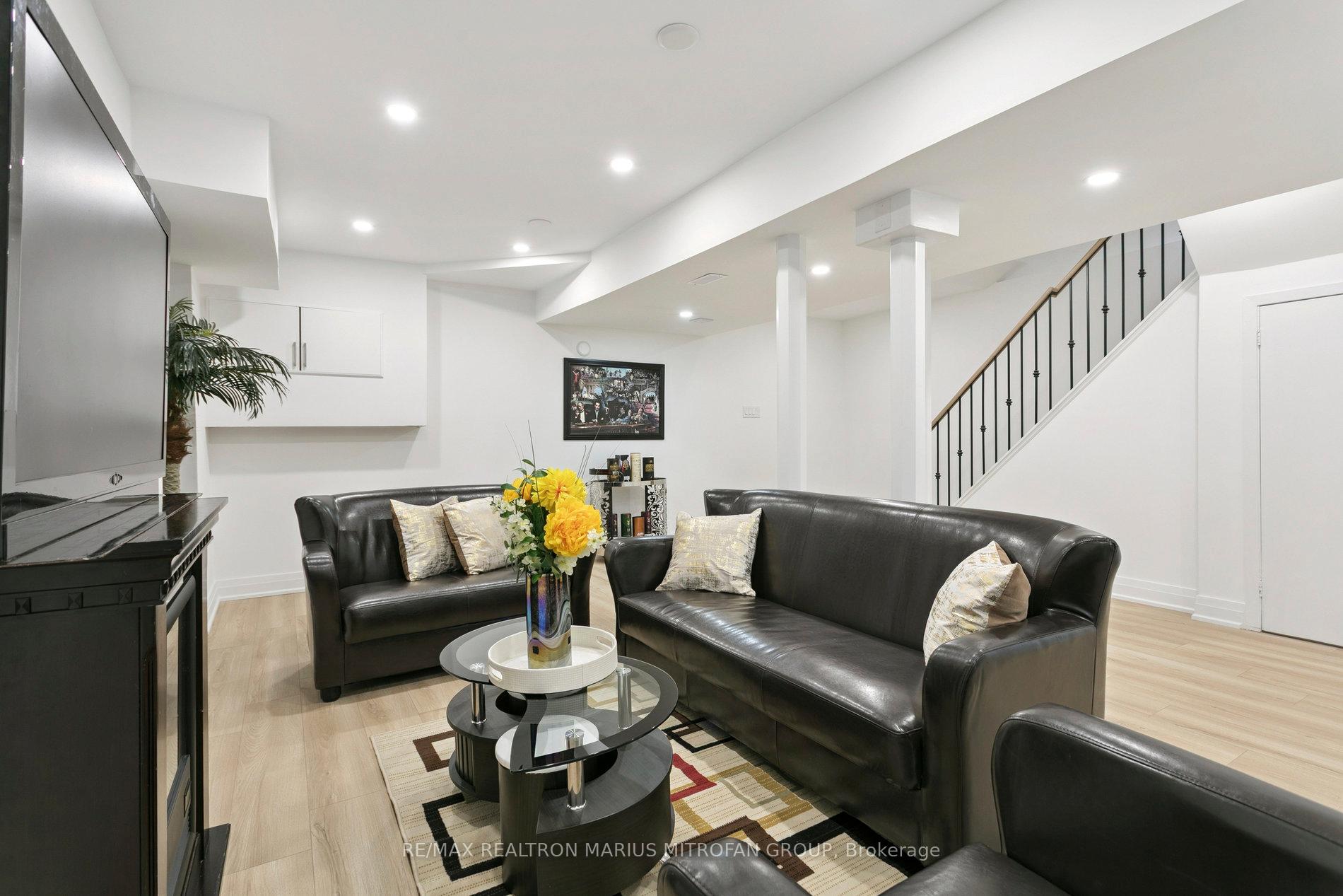 Photo 41 of 161 Joanna Crescent, Vaughan, Crestwood-Springfarm-Yorkhill — HOMEH