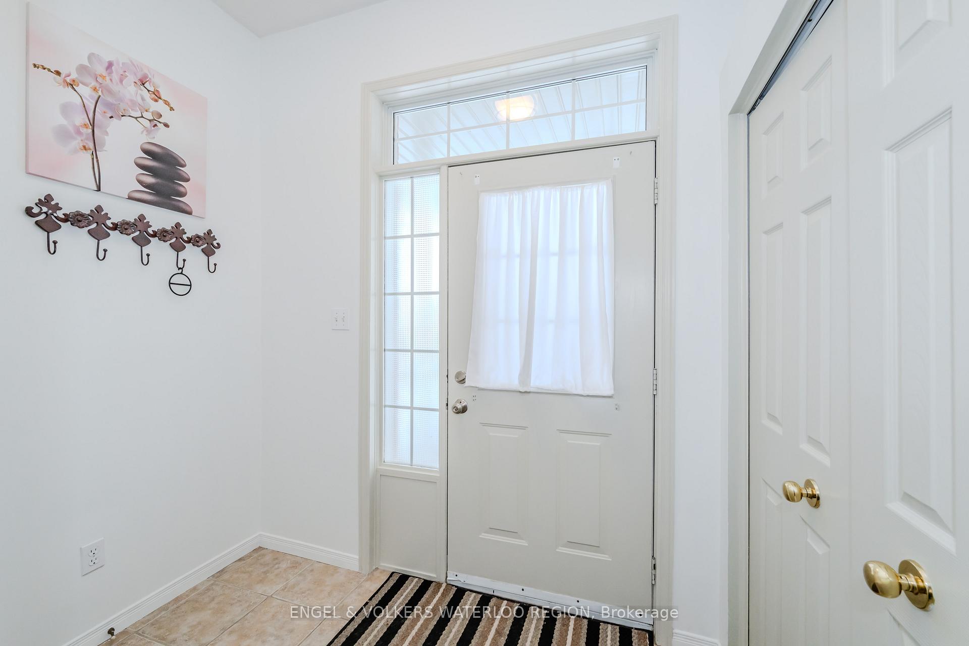 Photo 4 of 405 White Birch Avenue, Waterloo, Columbia Forest — HOMEH