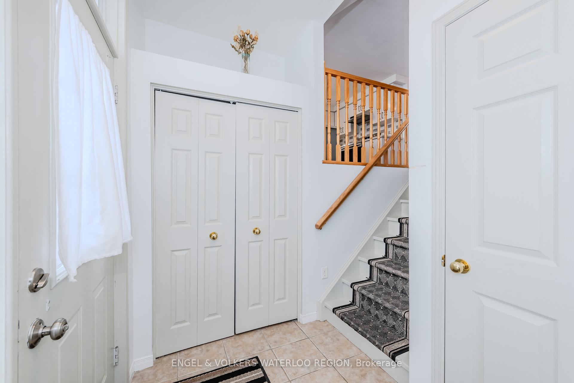 Photo 5 of 405 White Birch Avenue, Waterloo, Columbia Forest — HOMEH
