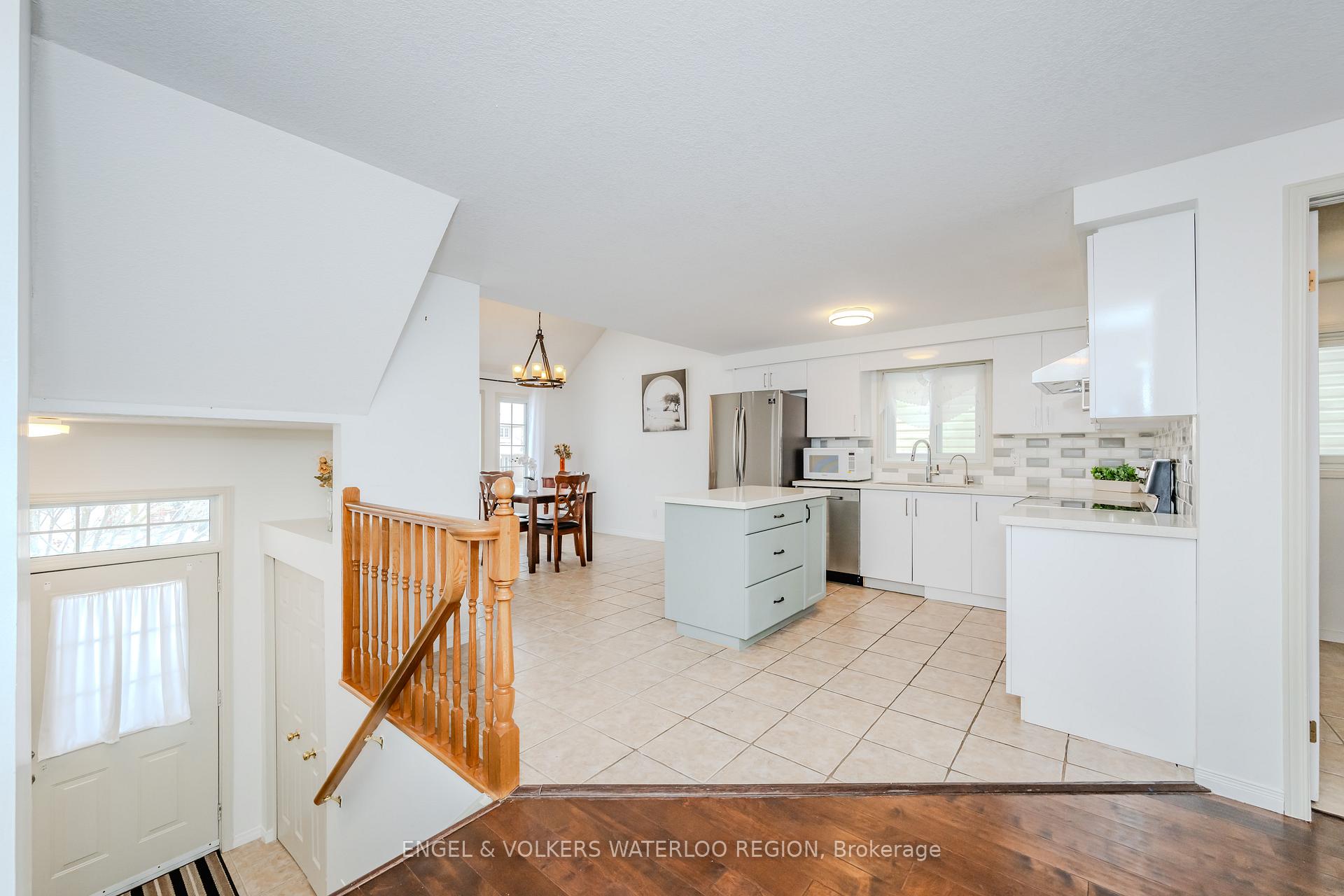 Photo 7 of 405 White Birch Avenue, Waterloo, Columbia Forest — HOMEH