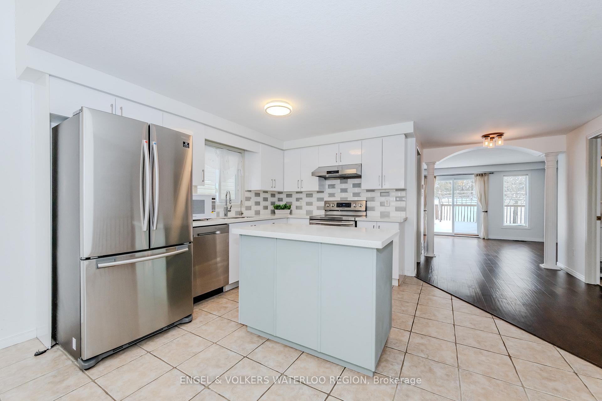 Photo 8 of 405 White Birch Avenue, Waterloo, Columbia Forest — HOMEH