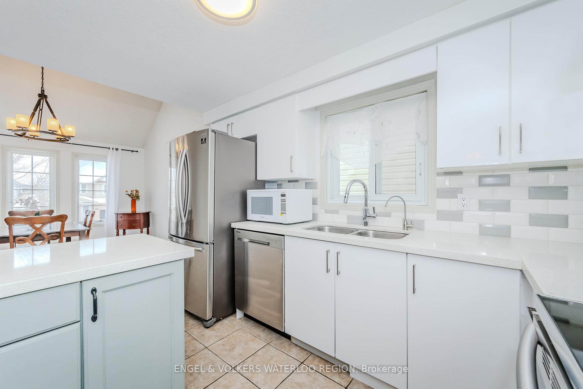 Photo 11 of 405 White Birch Avenue, Waterloo, Columbia Forest — HOMEH