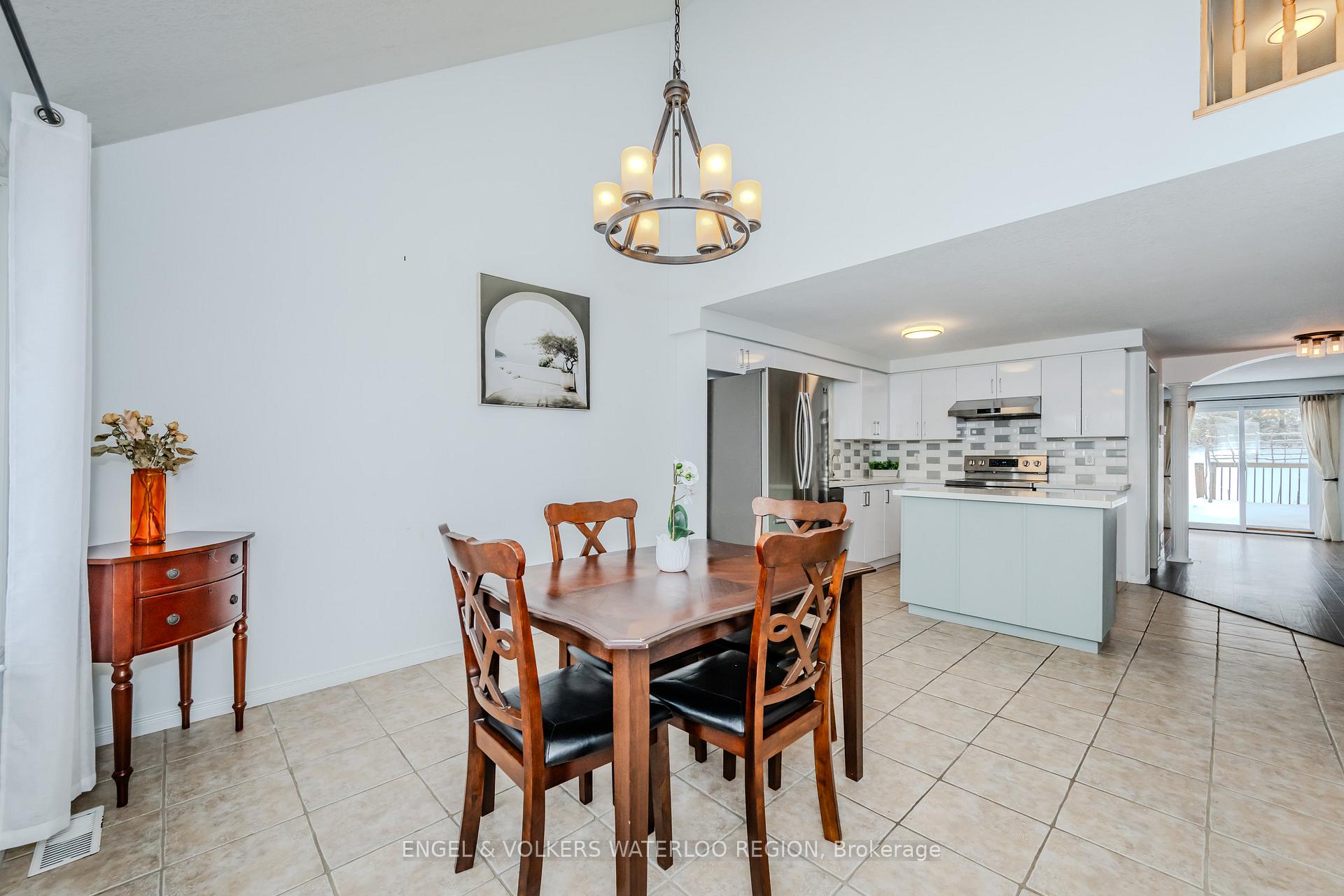 Photo 13 of 405 White Birch Avenue, Waterloo, Columbia Forest — HOMEH