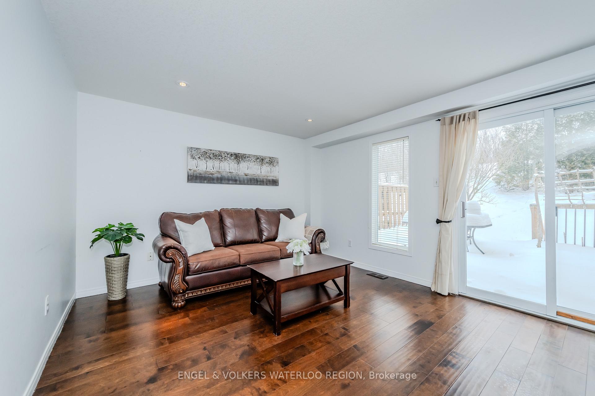 Photo 15 of 405 White Birch Avenue, Waterloo, Columbia Forest — HOMEH