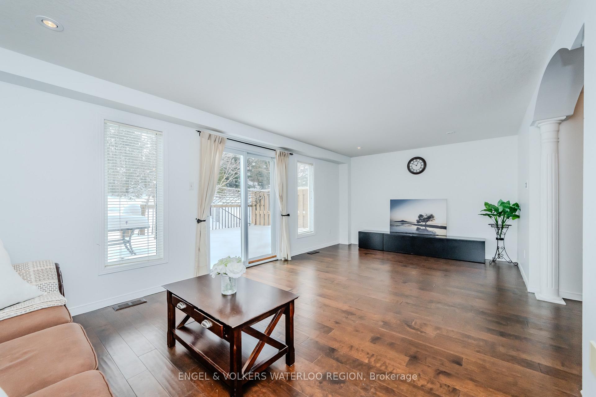 Photo 16 of 405 White Birch Avenue, Waterloo, Columbia Forest — HOMEH