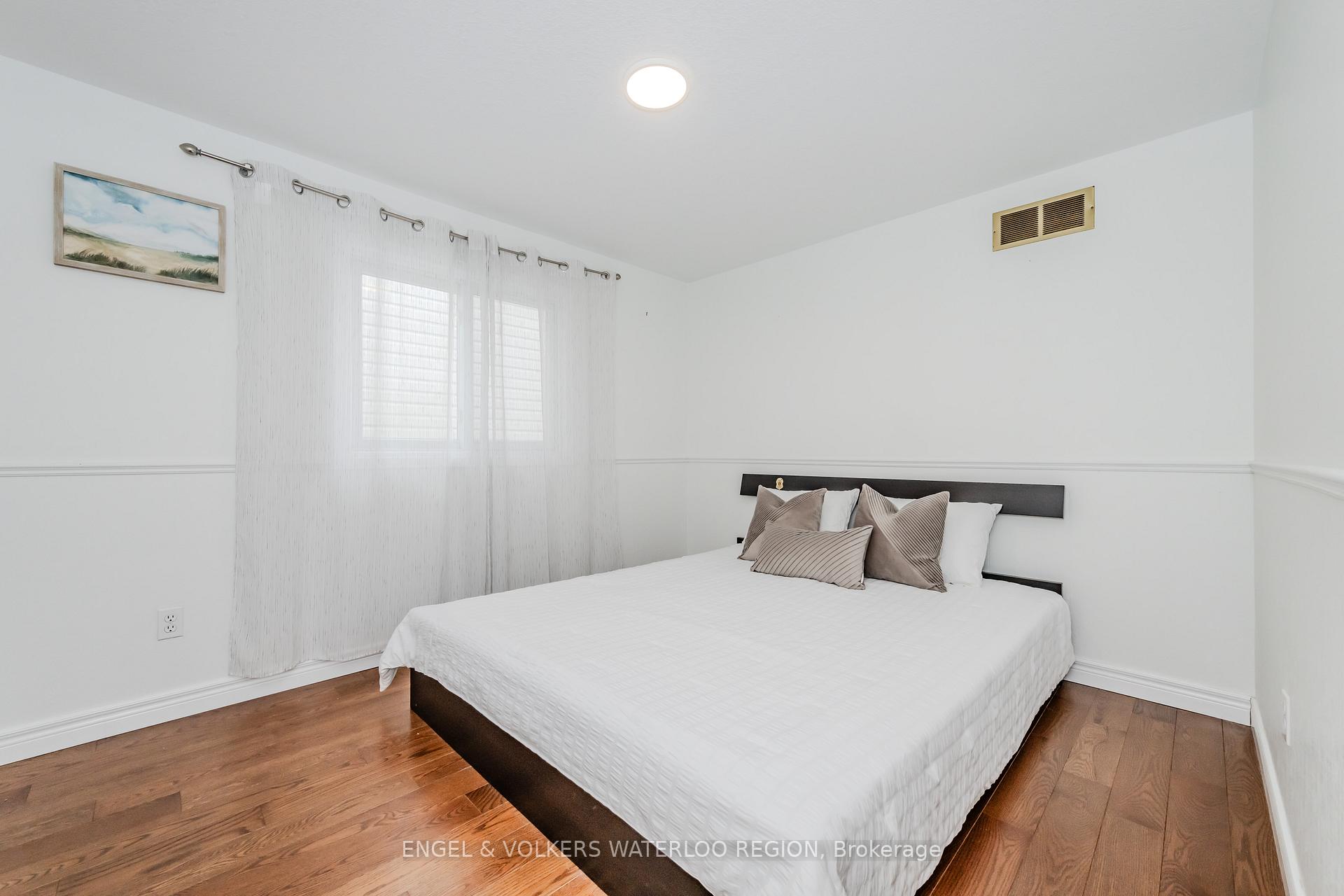 Photo 25 of 405 White Birch Avenue, Waterloo, Columbia Forest — HOMEH