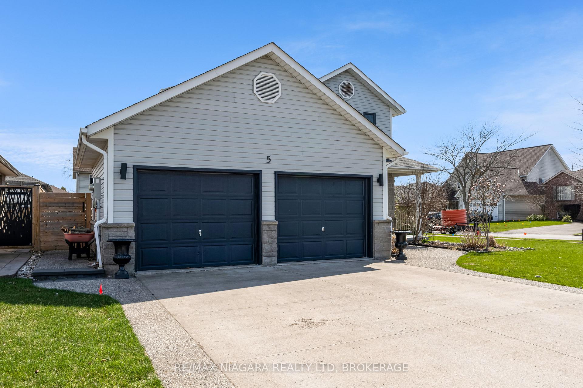 Photo 4 of 5 Wellandvale Drive, Welland, N. Welland — HOMEH