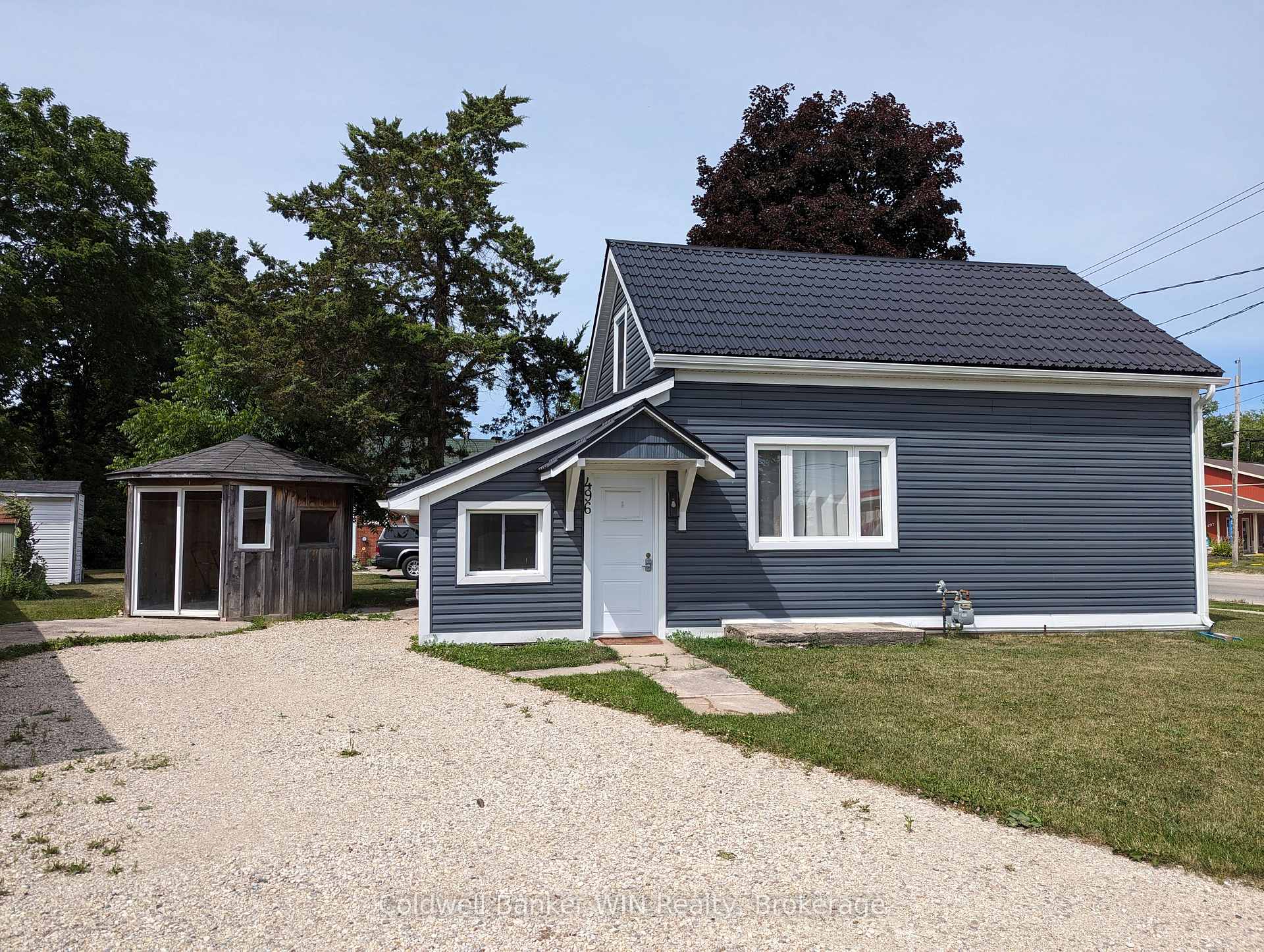 Front of 496 Garafraxa Street S