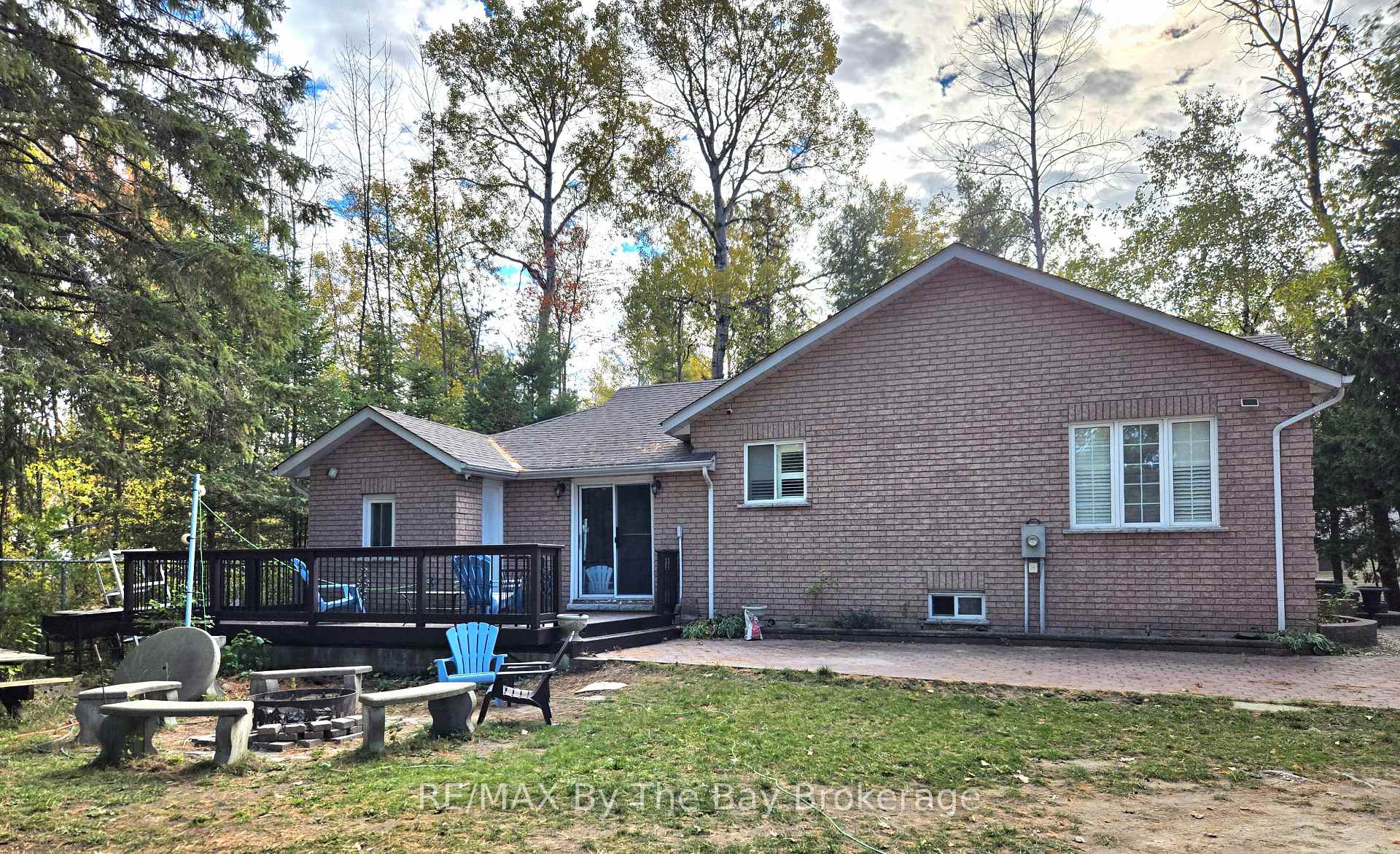 Photo 2 of 31 Forest Avenue, Wasaga Beach — HOMEH
