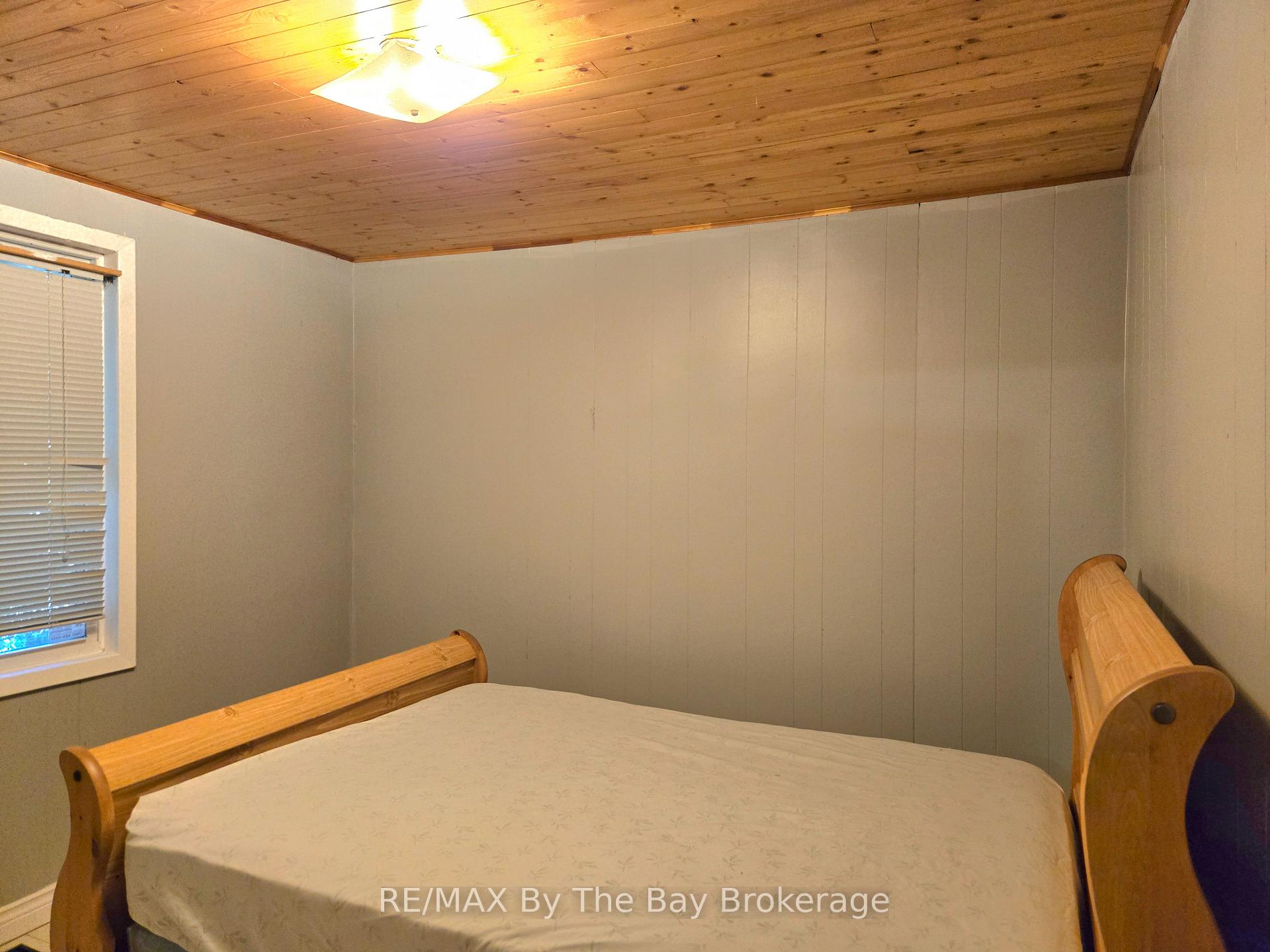 Photo 7 of 31 Forest Avenue, Wasaga Beach — HOMEH