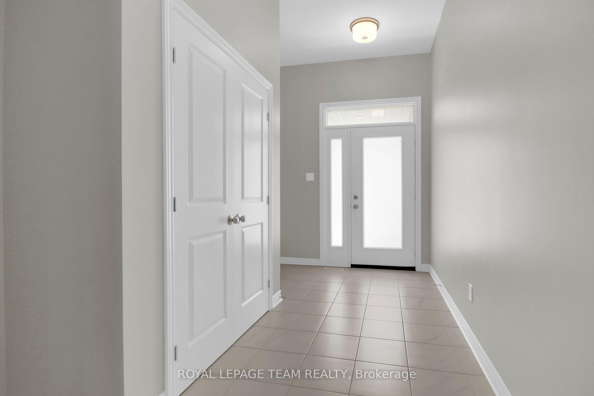 Photo 3 of 35 Mandevilla Crescent, Ottawa, Blossom Park/Kemp Park/Findlay Creek — HOMEH