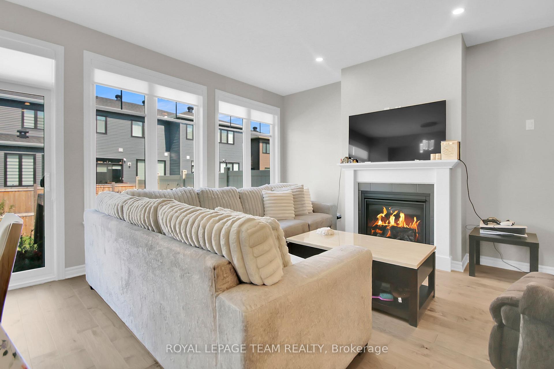 Photo 6 of 35 Mandevilla Crescent, Ottawa, Blossom Park/Kemp Park/Findlay Creek — HOMEH