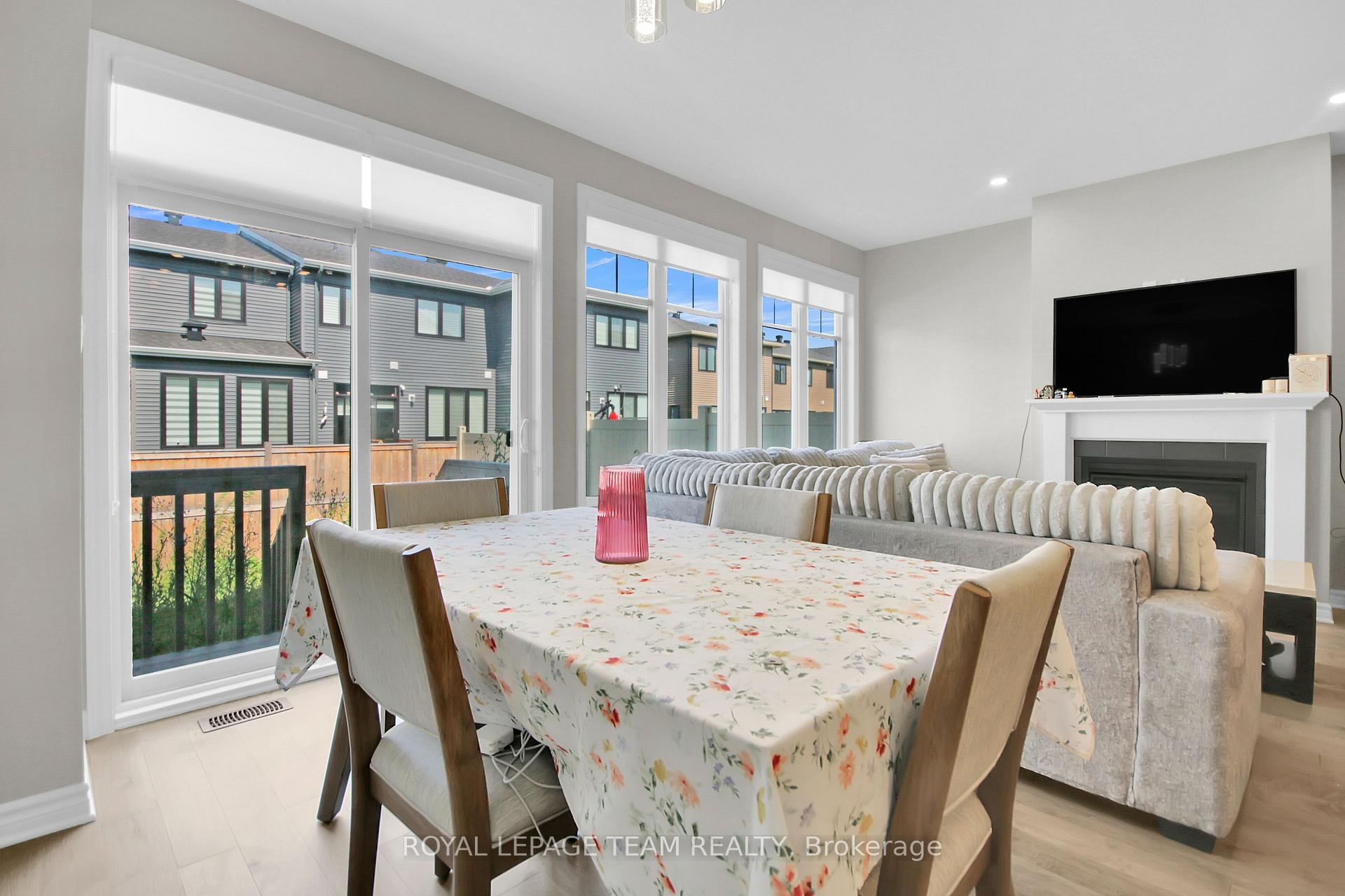 Photo 10 of 35 Mandevilla Crescent, Ottawa, Blossom Park/Kemp Park/Findlay Creek — HOMEH