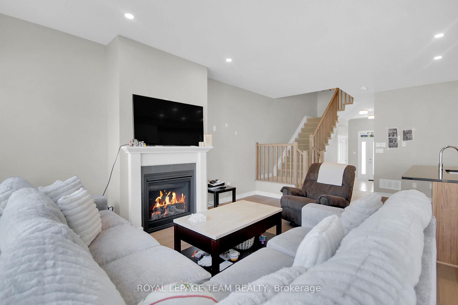 Photo 8 of 35 Mandevilla Crescent, Ottawa, Blossom Park/Kemp Park/Findlay Creek — HOMEH