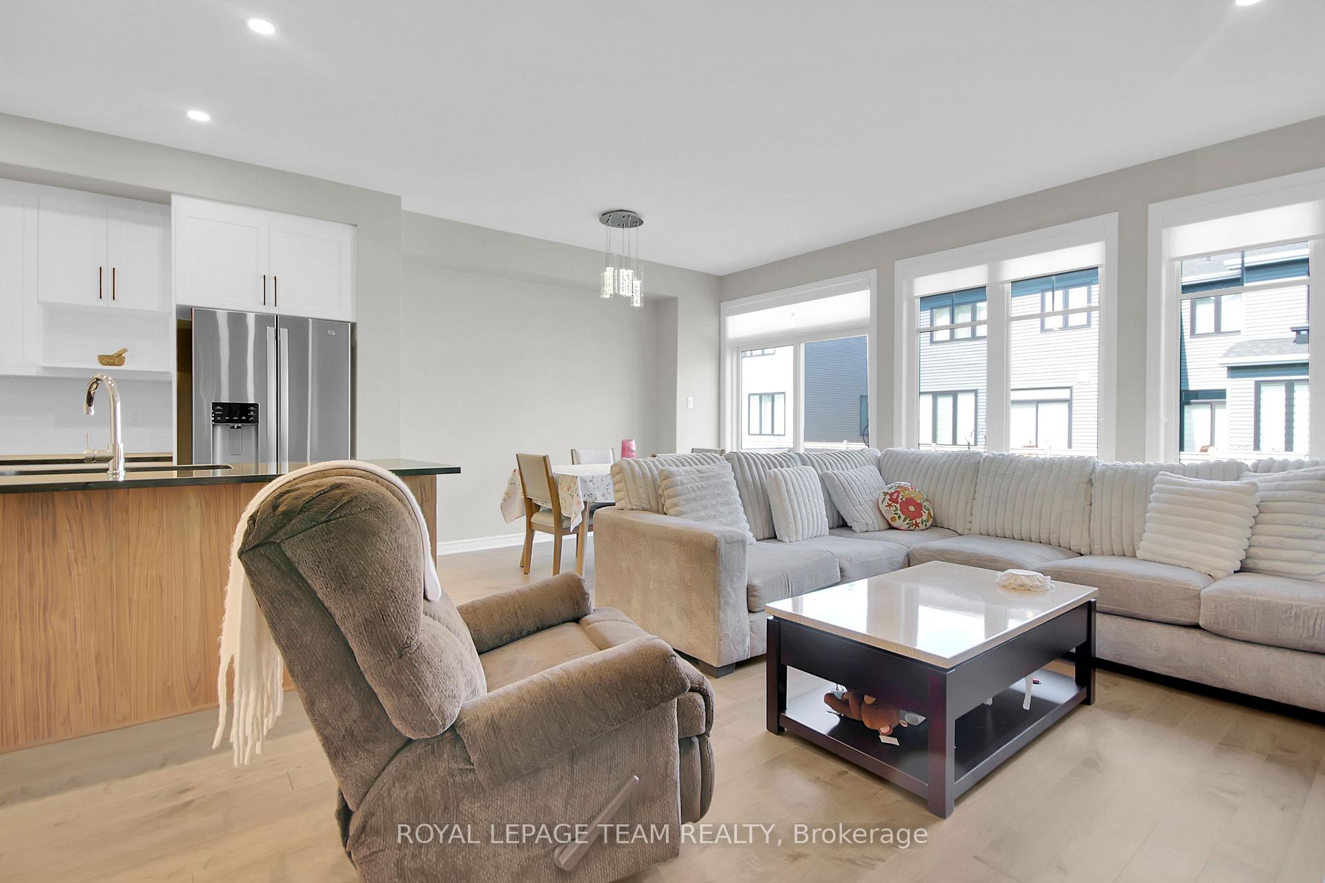 Photo 11 of 35 Mandevilla Crescent, Ottawa, Blossom Park/Kemp Park/Findlay Creek — HOMEH