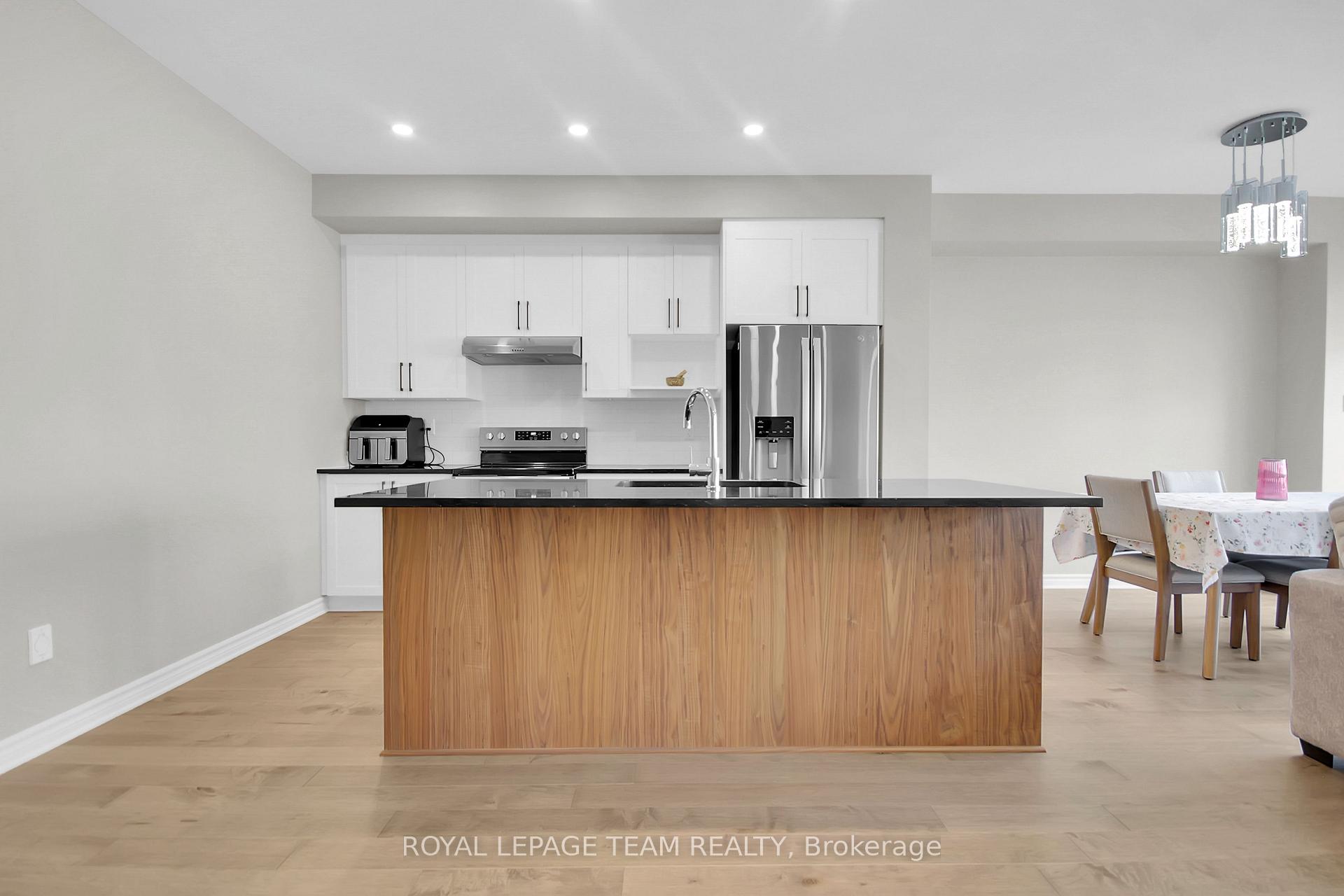 Photo 12 of 35 Mandevilla Crescent, Ottawa, Blossom Park/Kemp Park/Findlay Creek — HOMEH