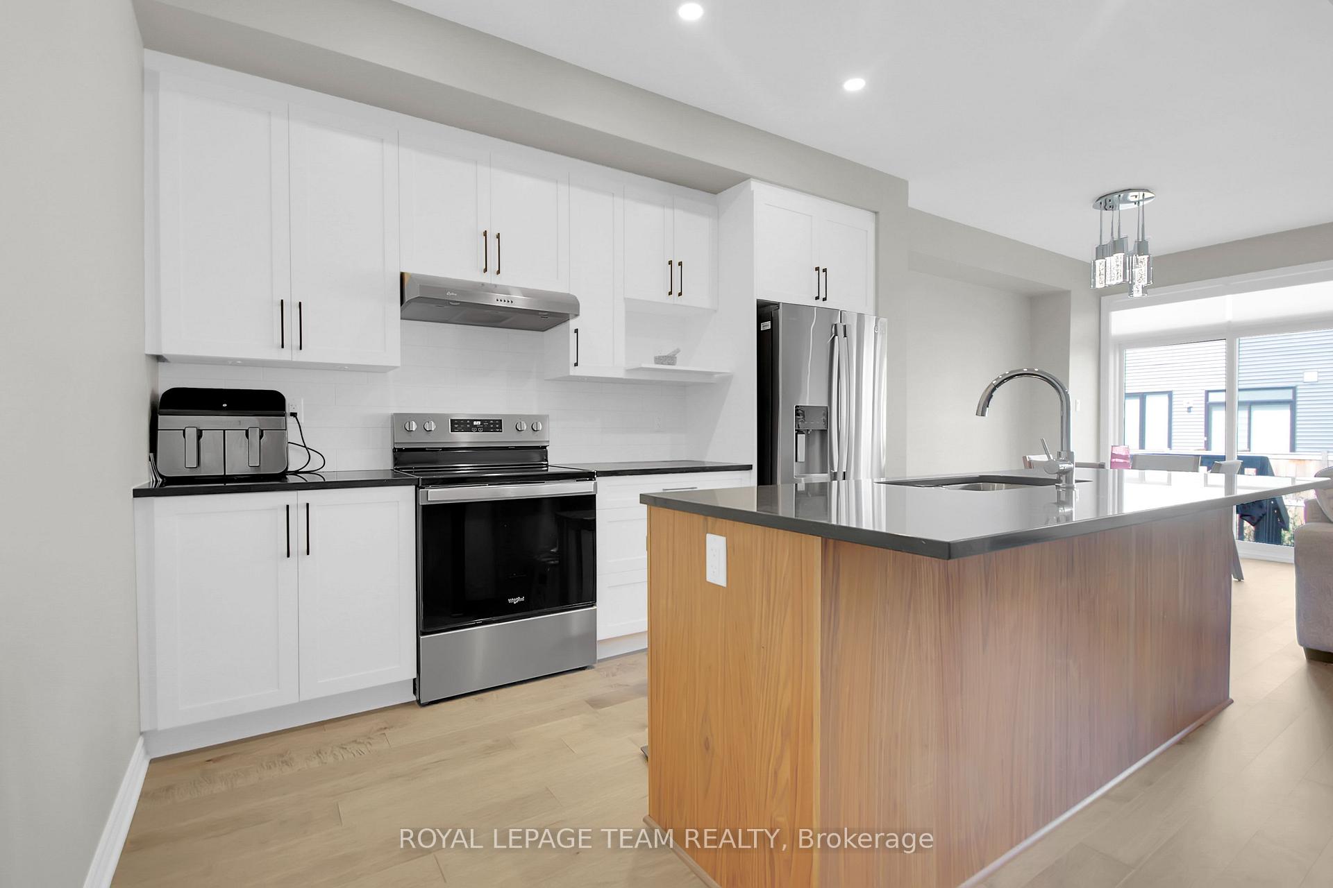 Photo 18 of 35 Mandevilla Crescent, Ottawa, Blossom Park/Kemp Park/Findlay Creek — HOMEH
