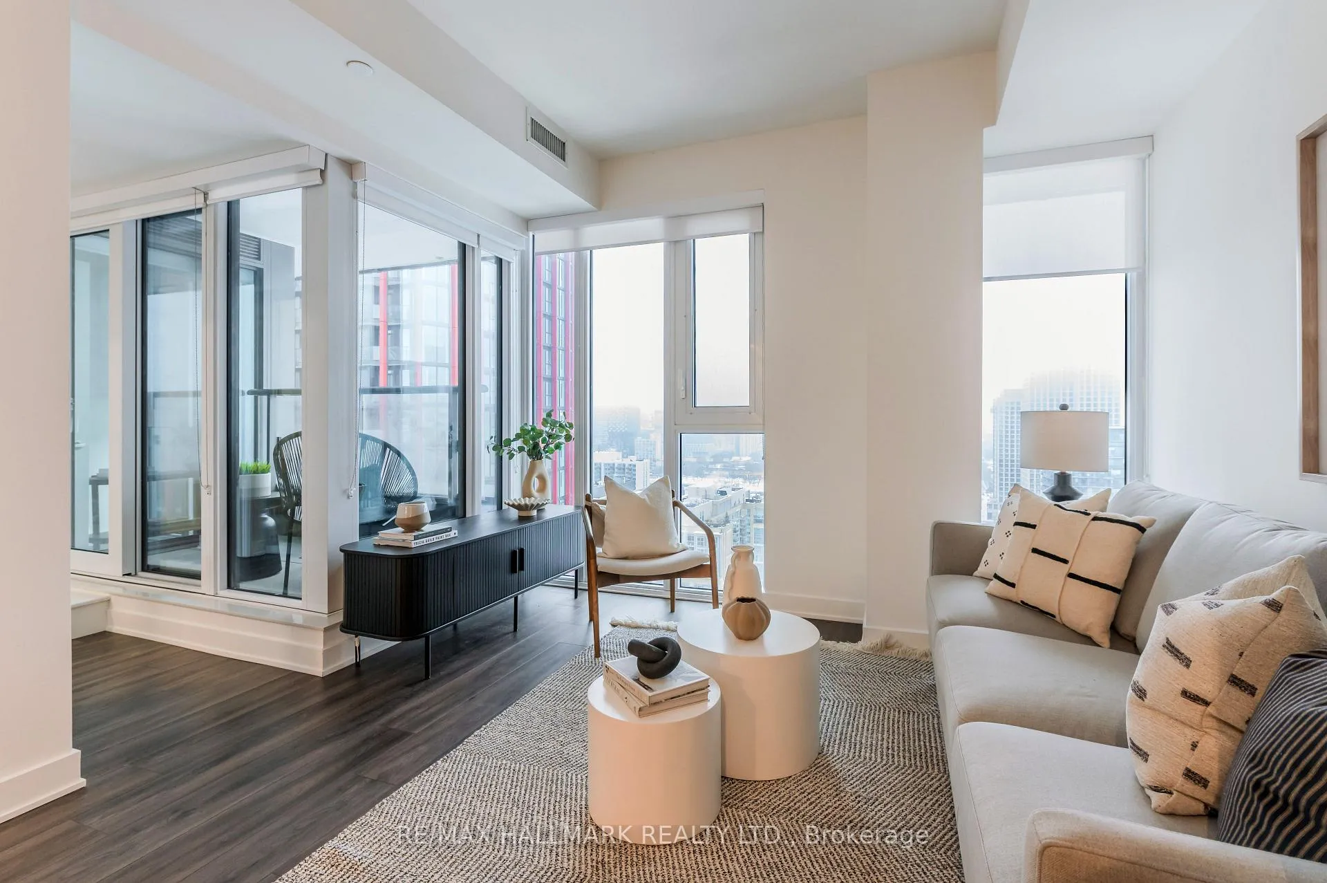 Photo 3 of Unit 2401 E, 70 Princess St E, Toronto, Waterfront Communities — HOMEH
