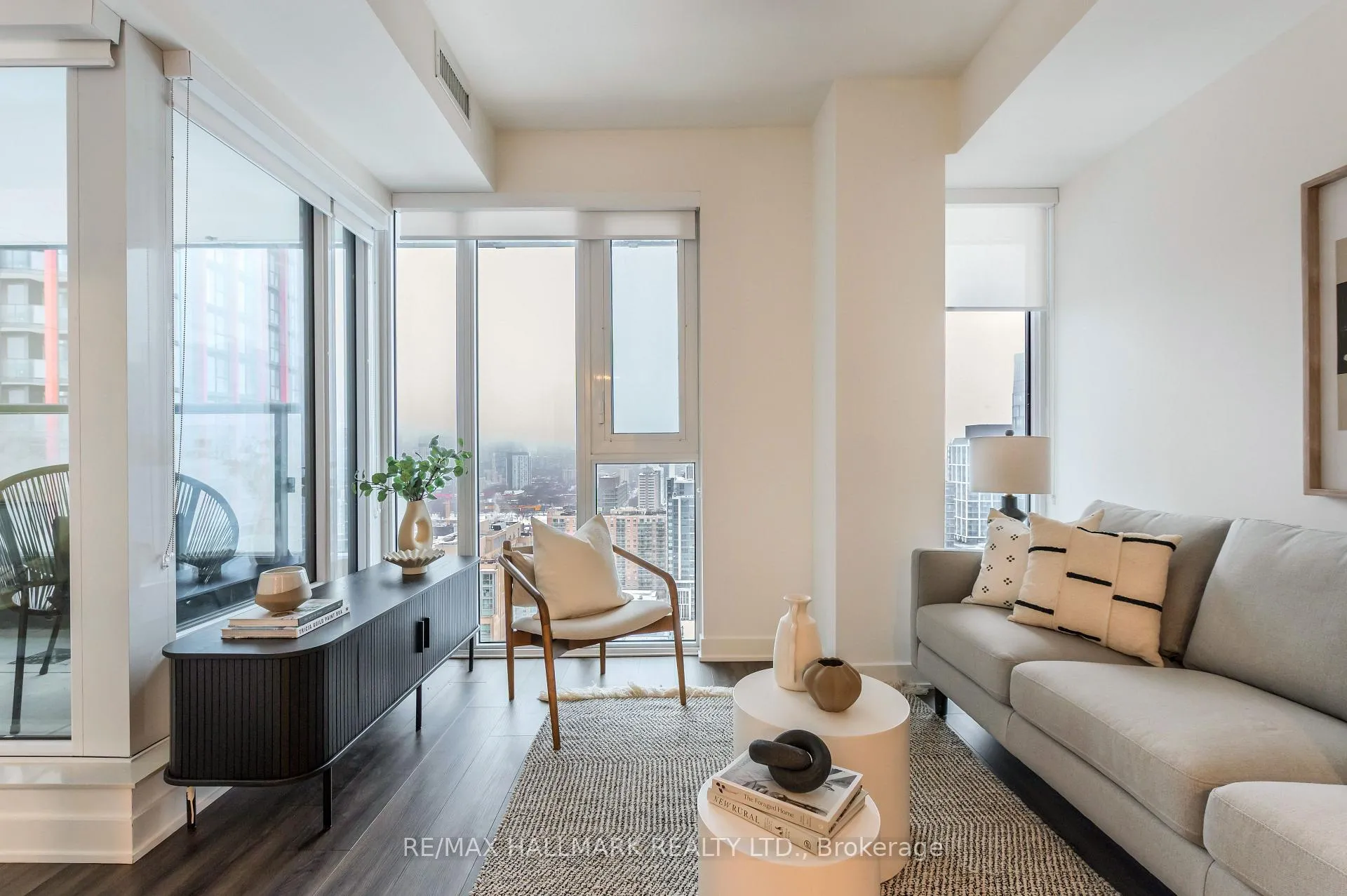 Photo 4 of Unit 2401 E, 70 Princess St E, Toronto, Waterfront Communities — HOMEH