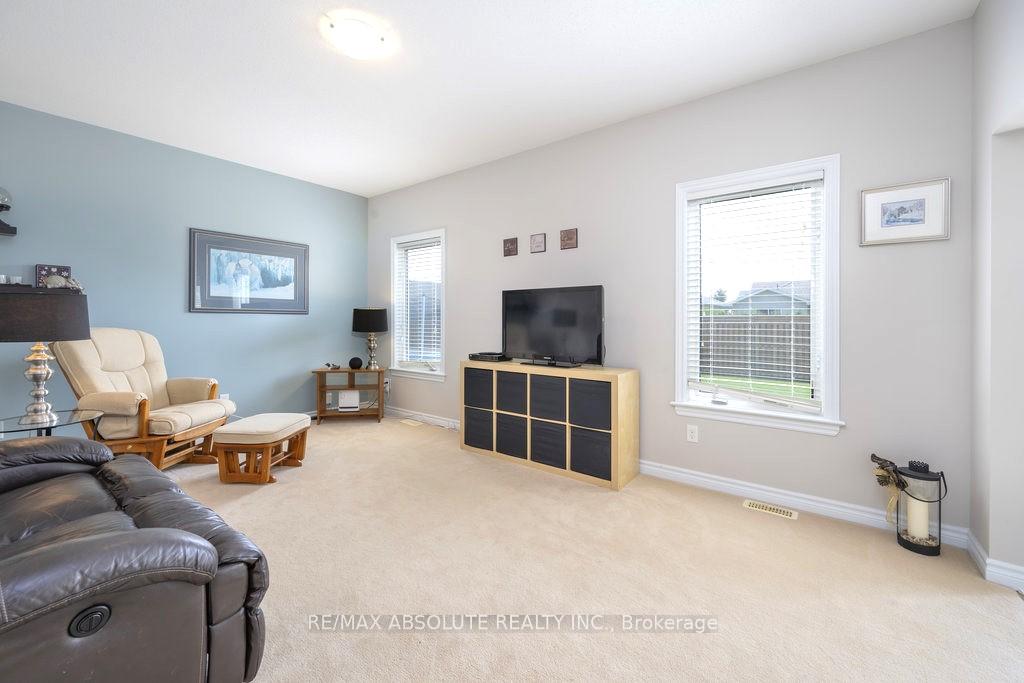 Photo 14 of 77 Carter Crescent, Arnprior — HOMEH