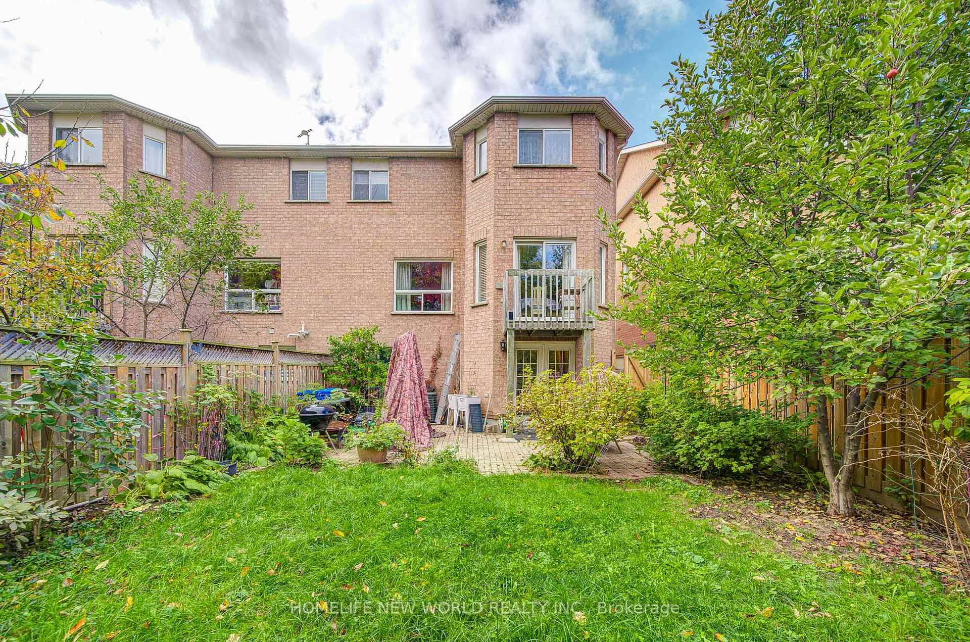 Photo 5 of 186 Solway Avenue, Vaughan, Maple — HOMEH