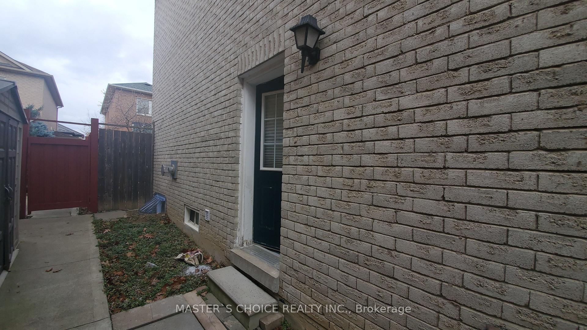 Photo 3 of Unit Bsmt Ap, 6 Rusty Trail, Vaughan, Vellore Village — HOMEH