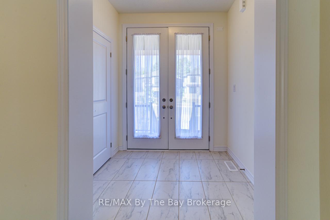 Photo 4 of 163 Rosanne Circle, Wasaga Beach — HOMEH