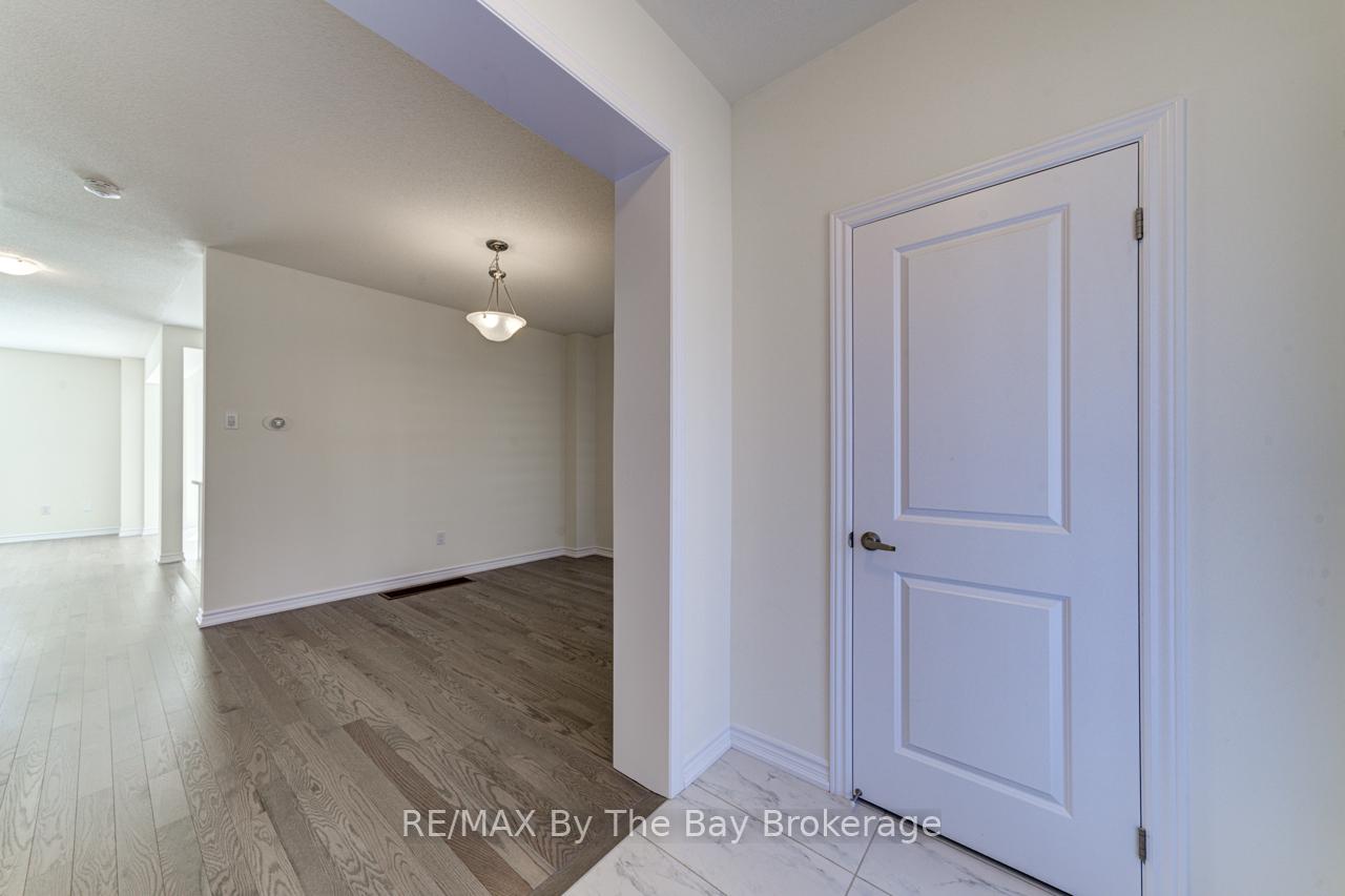 Photo 5 of 163 Rosanne Circle, Wasaga Beach — HOMEH