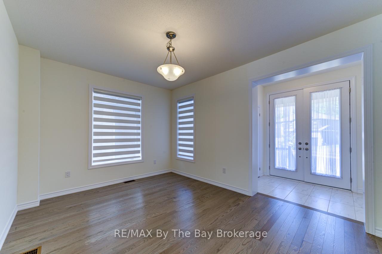 Photo 8 of 163 Rosanne Circle, Wasaga Beach — HOMEH