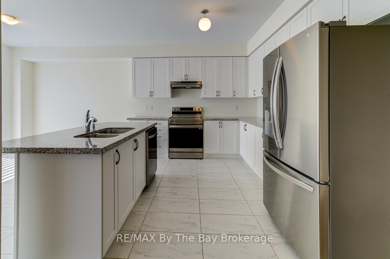 Photo 9 of 163 Rosanne Circle, Wasaga Beach — HOMEH