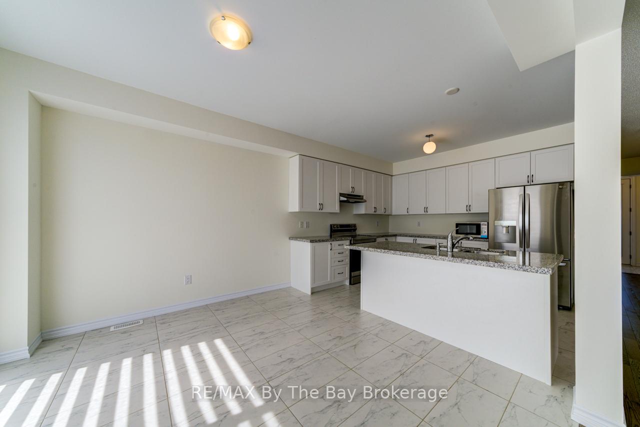 Photo 10 of 163 Rosanne Circle, Wasaga Beach — HOMEH