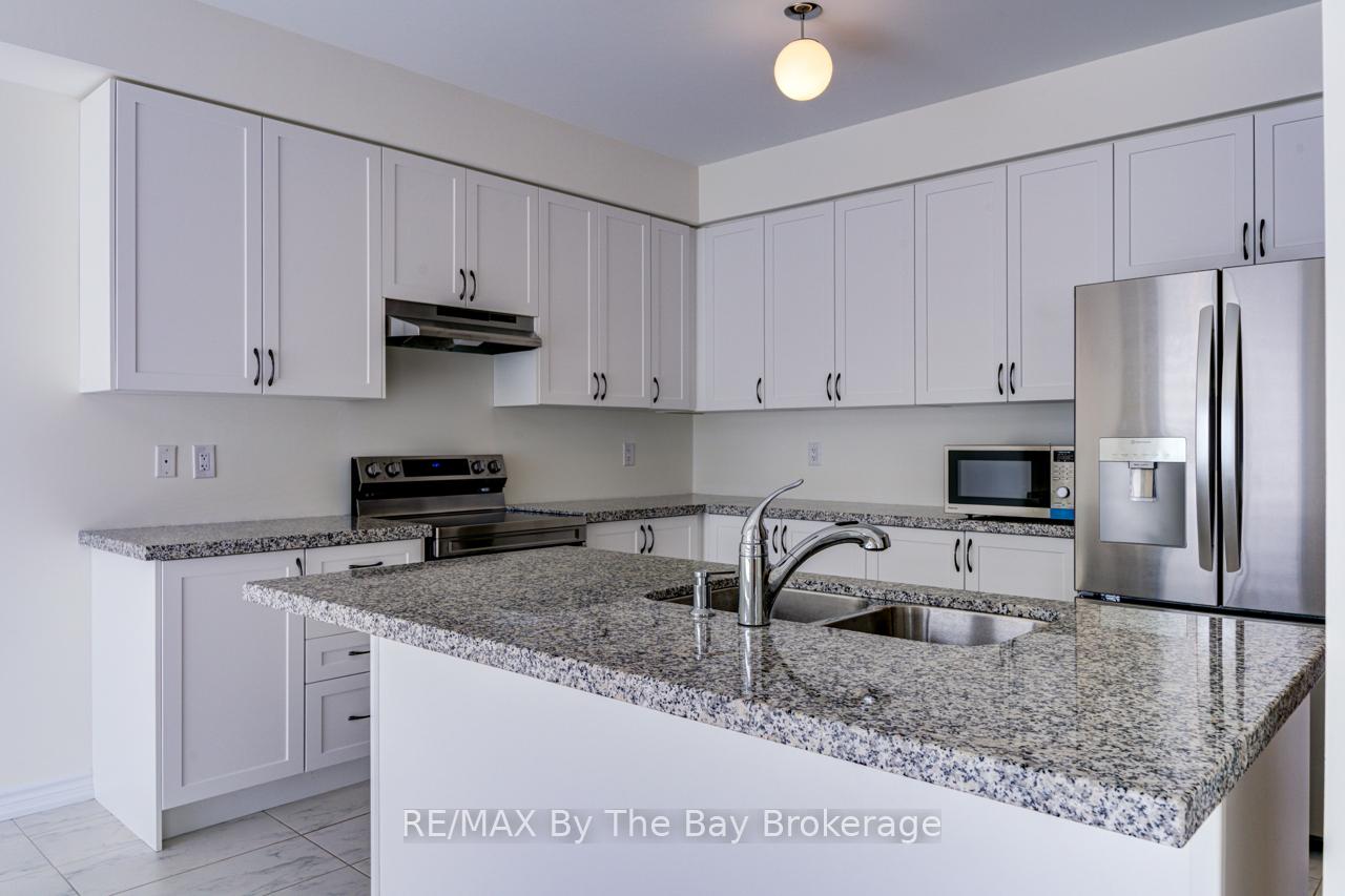 Photo 11 of 163 Rosanne Circle, Wasaga Beach — HOMEH