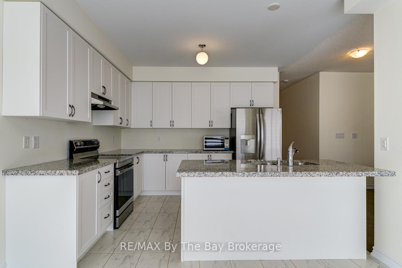 Photo 12 of 163 Rosanne Circle, Wasaga Beach — HOMEH
