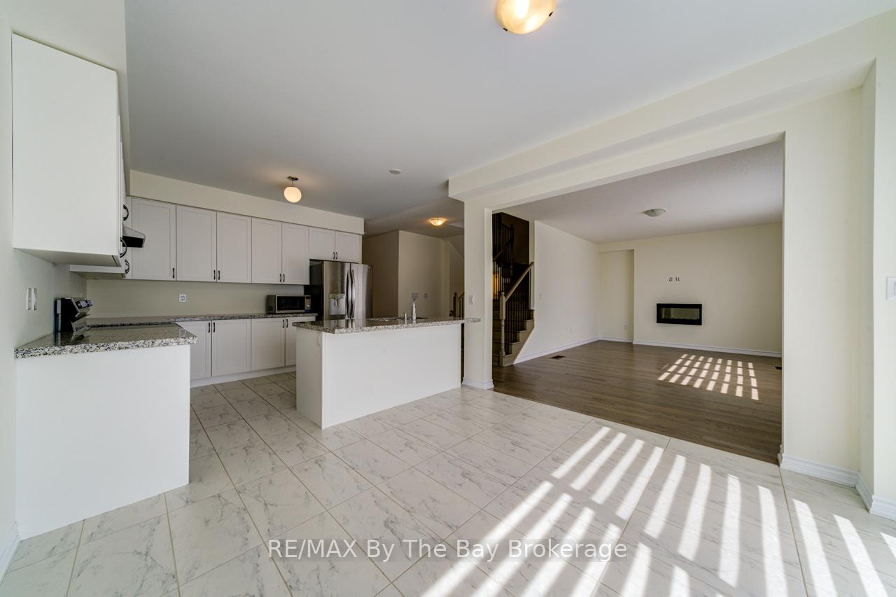 Photo 14 of 163 Rosanne Circle, Wasaga Beach — HOMEH