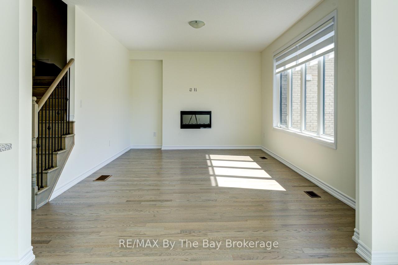 Photo 18 of 163 Rosanne Circle, Wasaga Beach — HOMEH