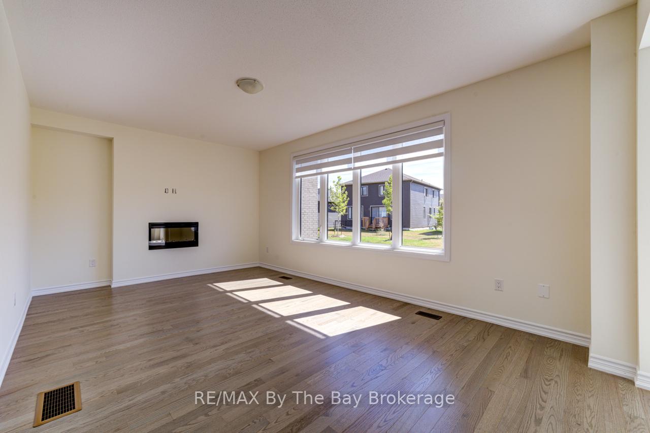 Photo 19 of 163 Rosanne Circle, Wasaga Beach — HOMEH